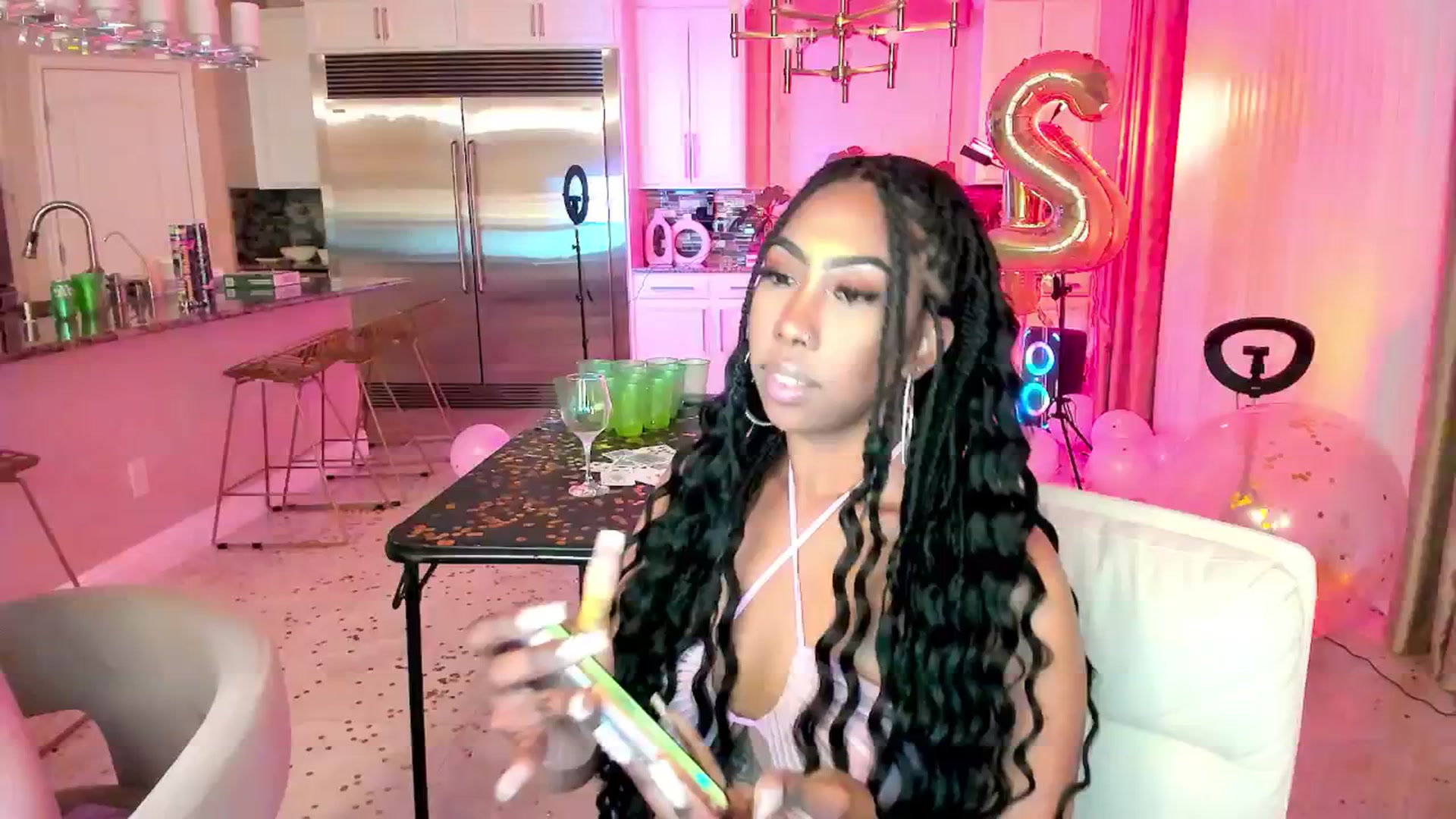 Gallery image thumbnail from HoneyRosa's myfreecams stream on, 03/19/2025, 12:09 image 3 of 20