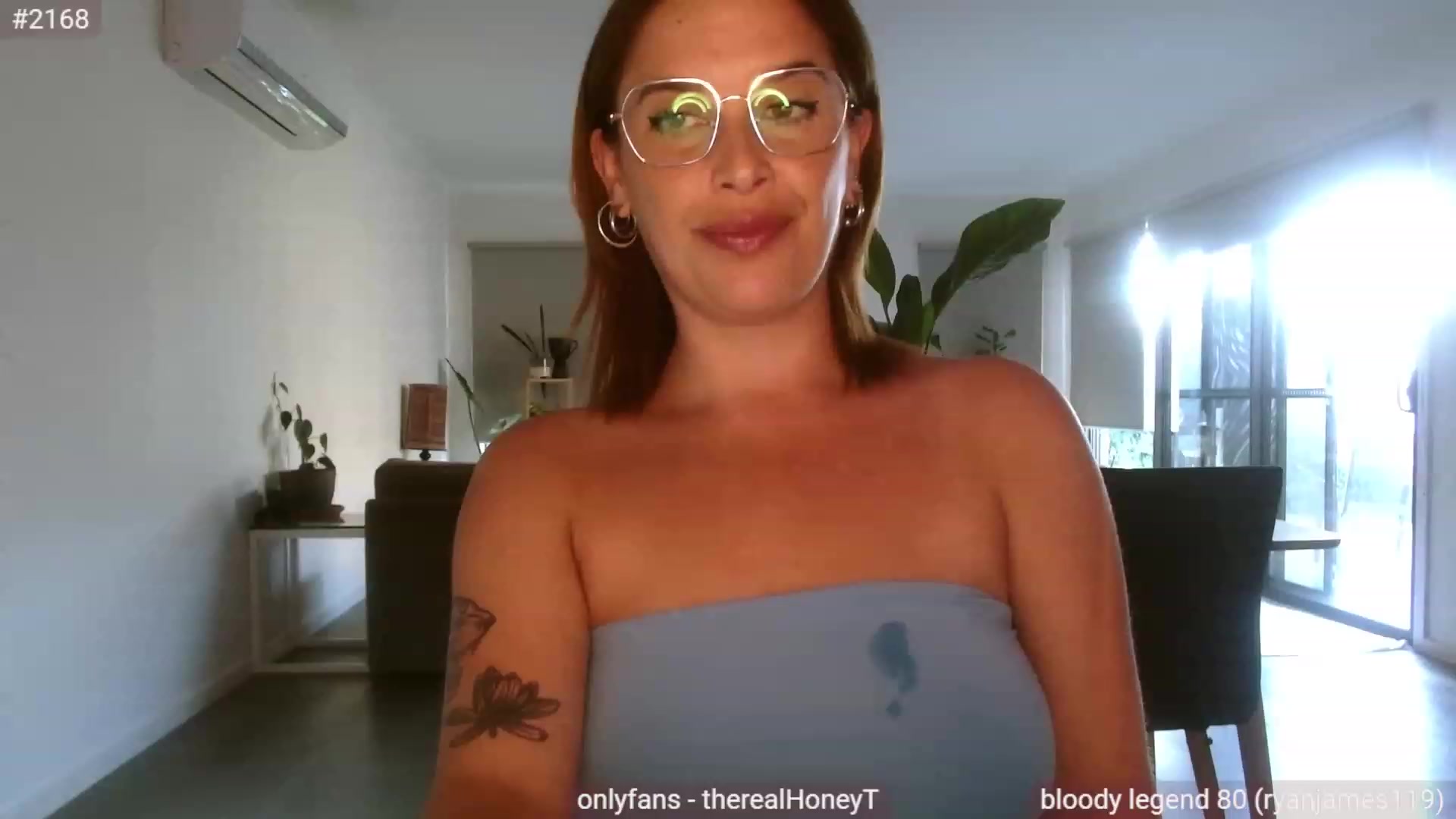 Gallery image thumbnail from HoneyTits_'s myfreecams stream on, 12/15/2022, 10:21 image 10 of 20
