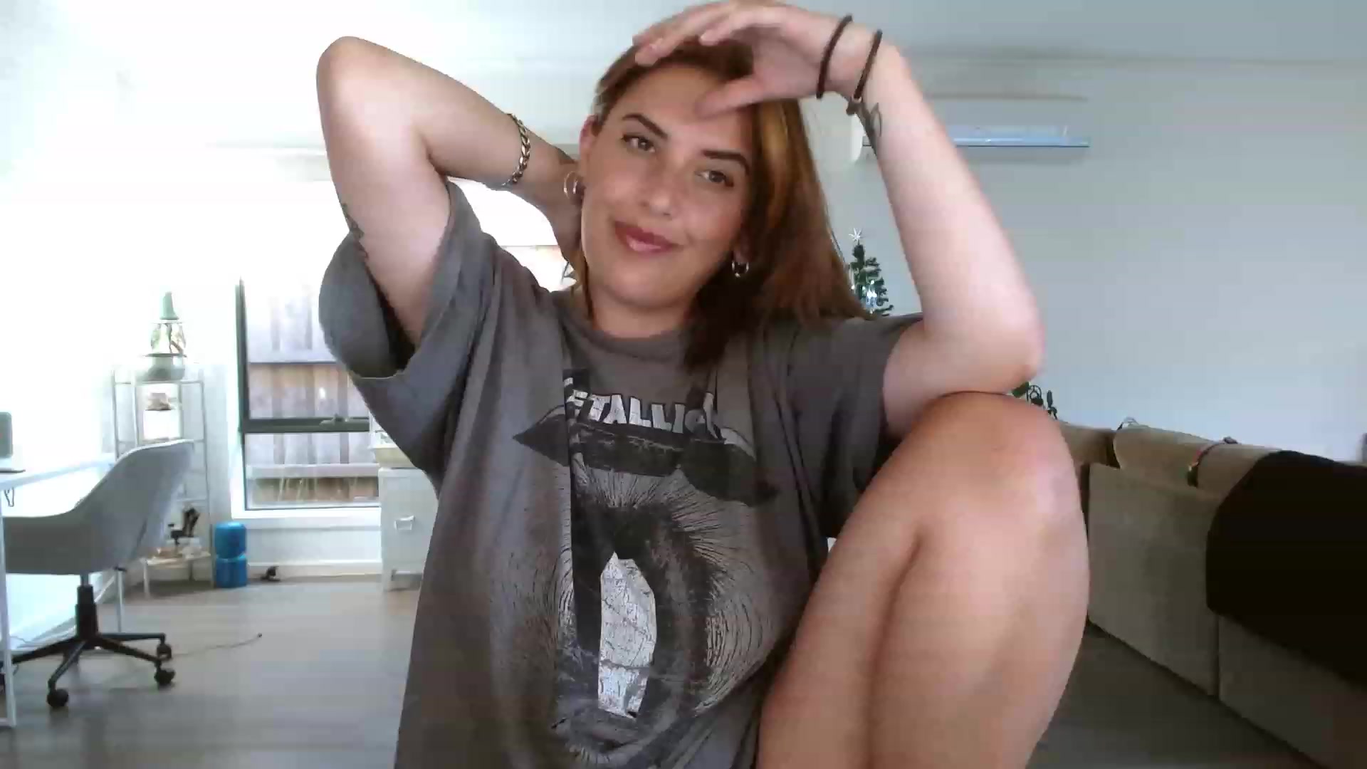 Gallery image thumbnail from HoneyTits_'s myfreecams stream on, 12/19/2022, 11:33 image 1 of 20