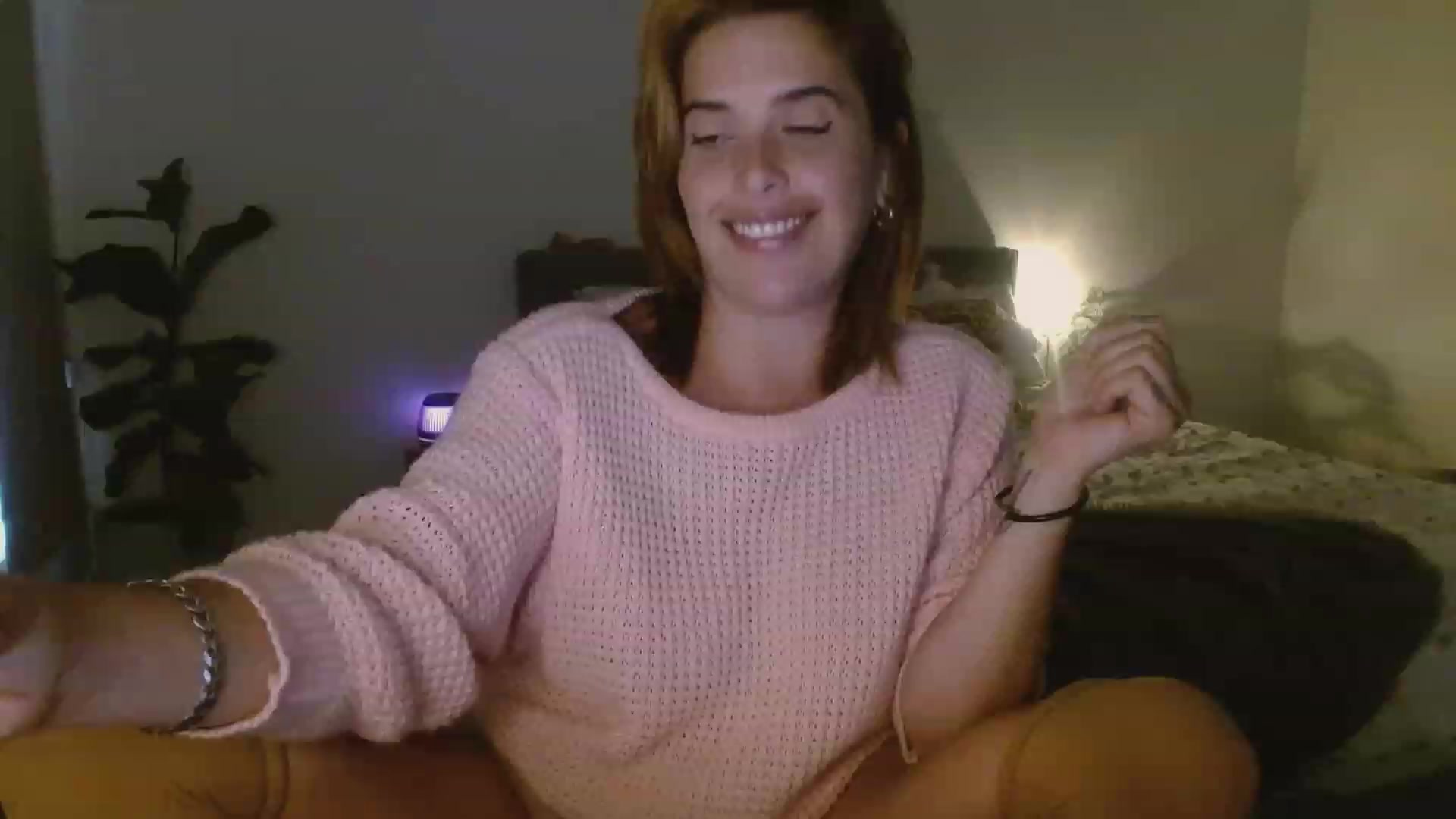 Gallery image thumbnail from HoneyTits_'s myfreecams stream on, 12/29/2022, 09:32 image 11 of 20