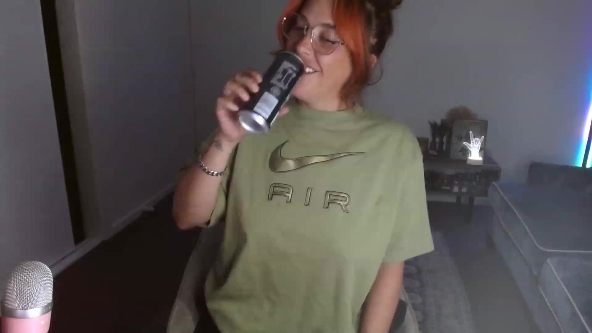 Gallery image thumbnail from HoneyTits_'s myfreecams stream on, 01/25/2023, 13:48 image 6 of 20