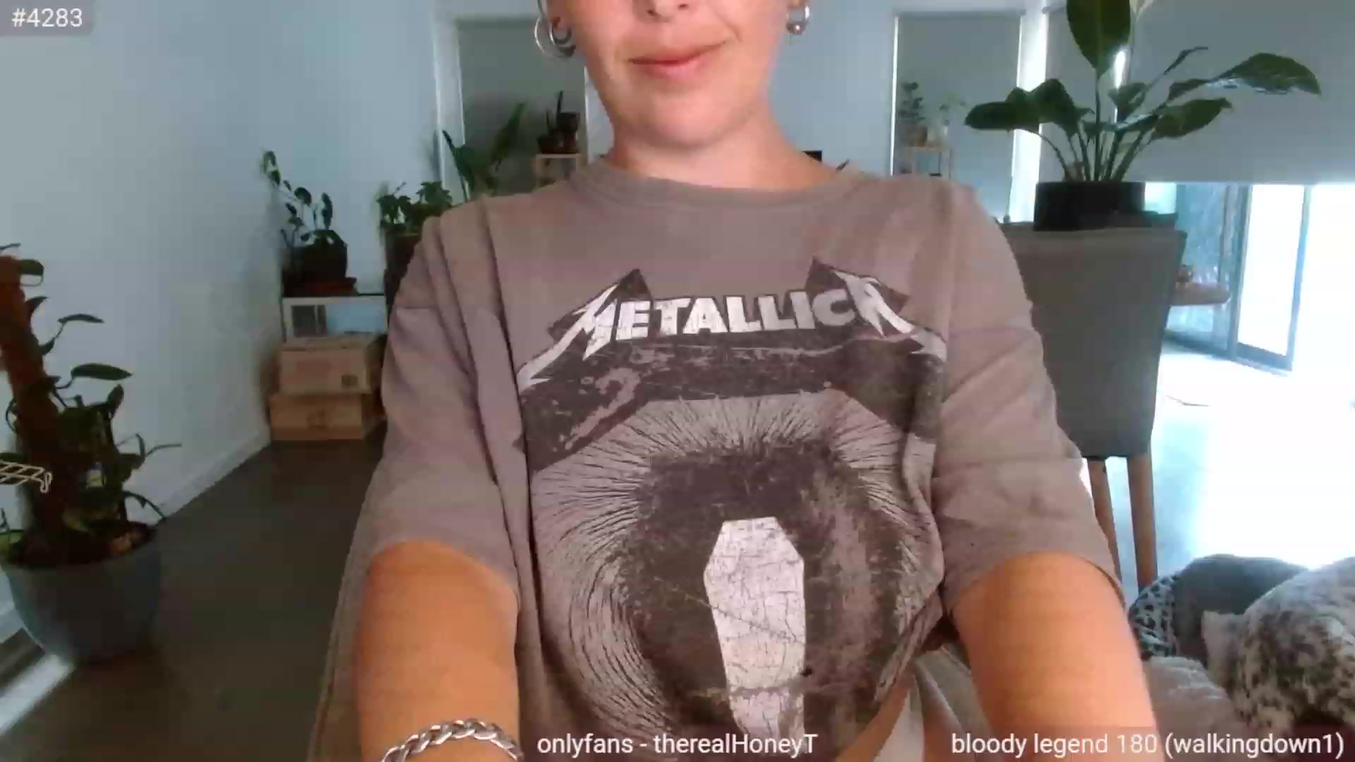Gallery image thumbnail from HoneyTits_'s myfreecams stream on, 02/13/2023, 09:07 image 3 of 20