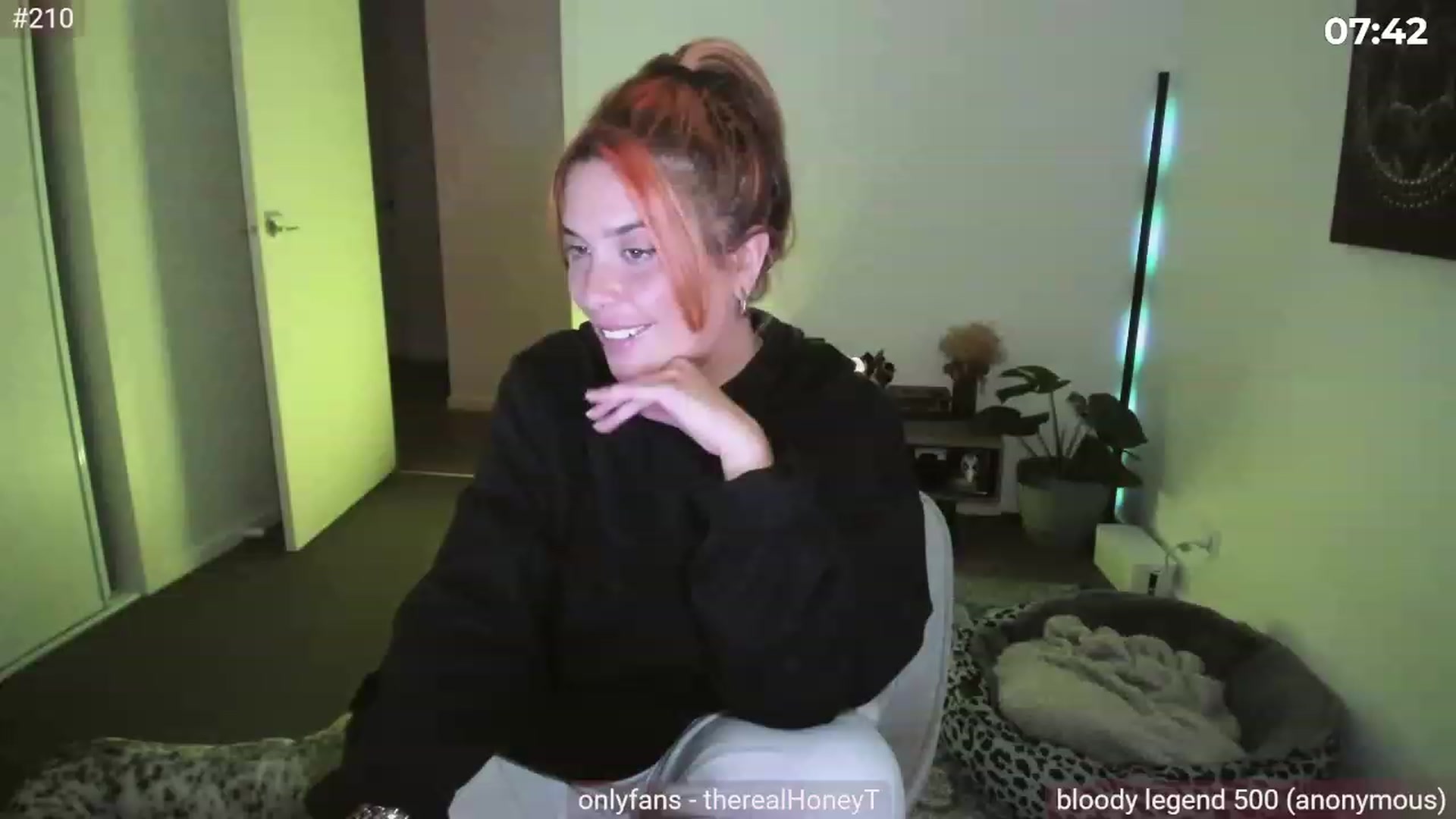 Gallery image thumbnail from HoneyTits_'s myfreecams stream on, 05/01/2023, 10:05 image 5 of 20