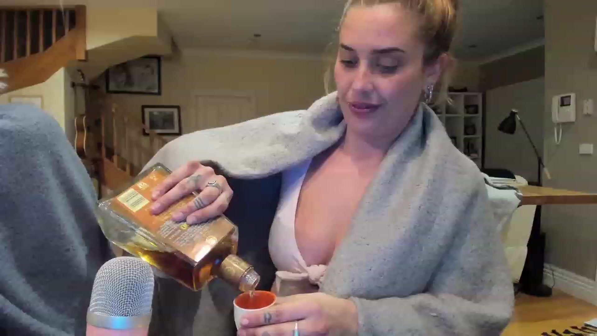 Gallery image thumbnail from HoneyTits_'s myfreecams stream on, 06/27/2023, 09:37 image 8 of 20