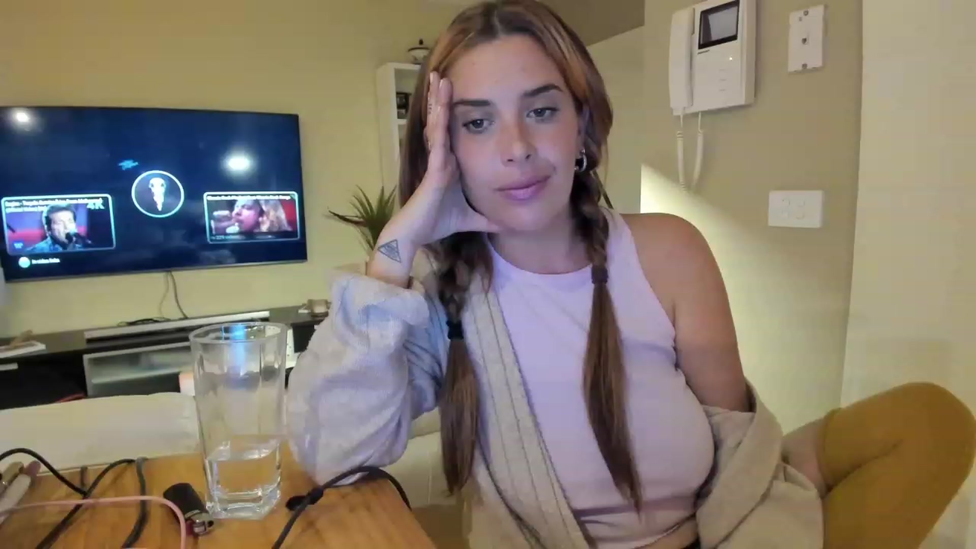 Gallery image thumbnail from HoneyTits_'s myfreecams stream on, 06/29/2023, 11:35 image 8 of 20
