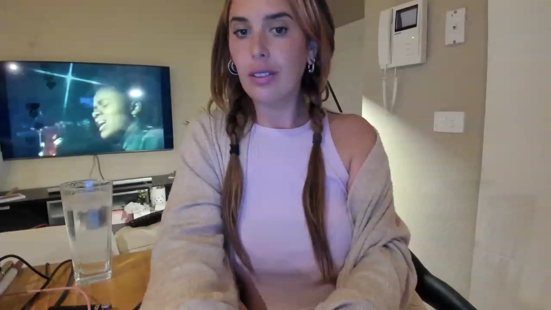 Gallery image thumbnail from HoneyTits_'s myfreecams stream on, 06/29/2023, 11:35 image 10 of 20