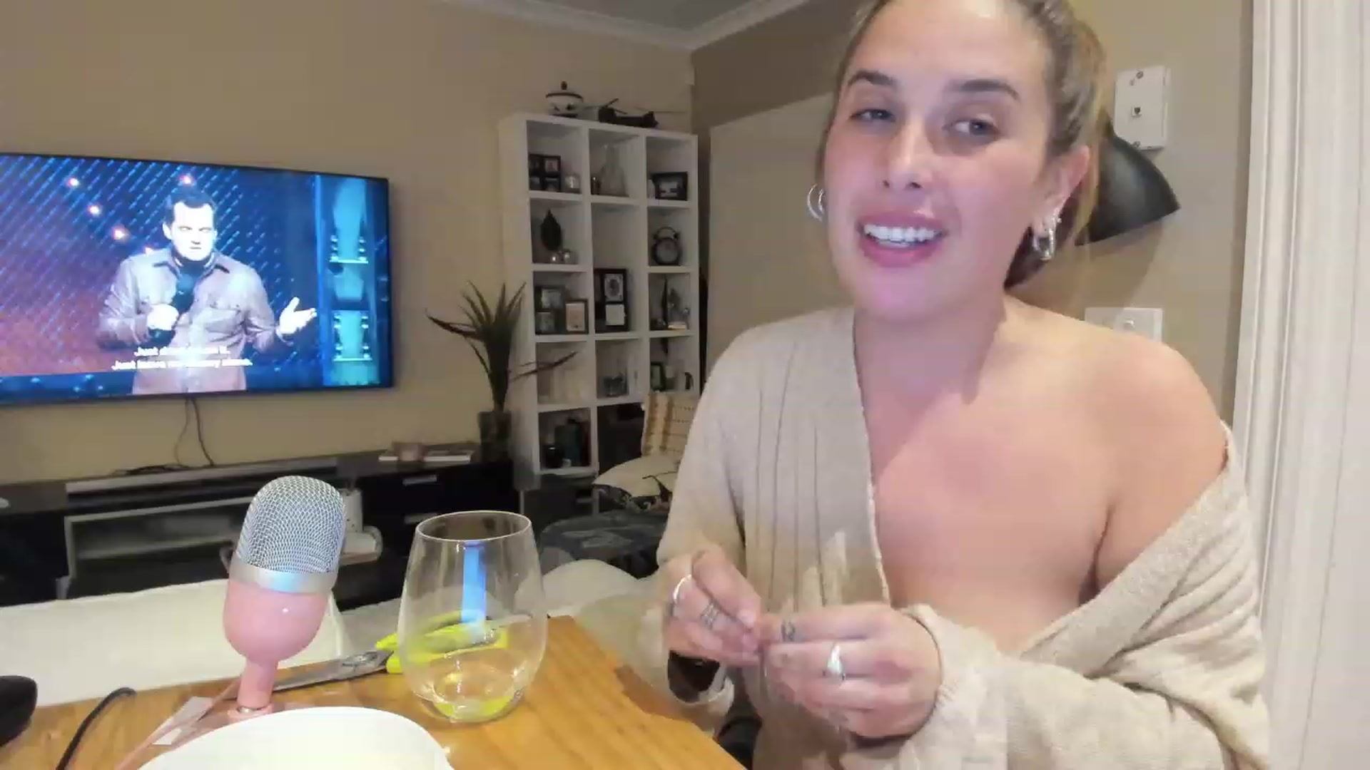 Gallery image thumbnail from HoneyTits_'s myfreecams stream on, 07/01/2023, 10:39 image 13 of 20