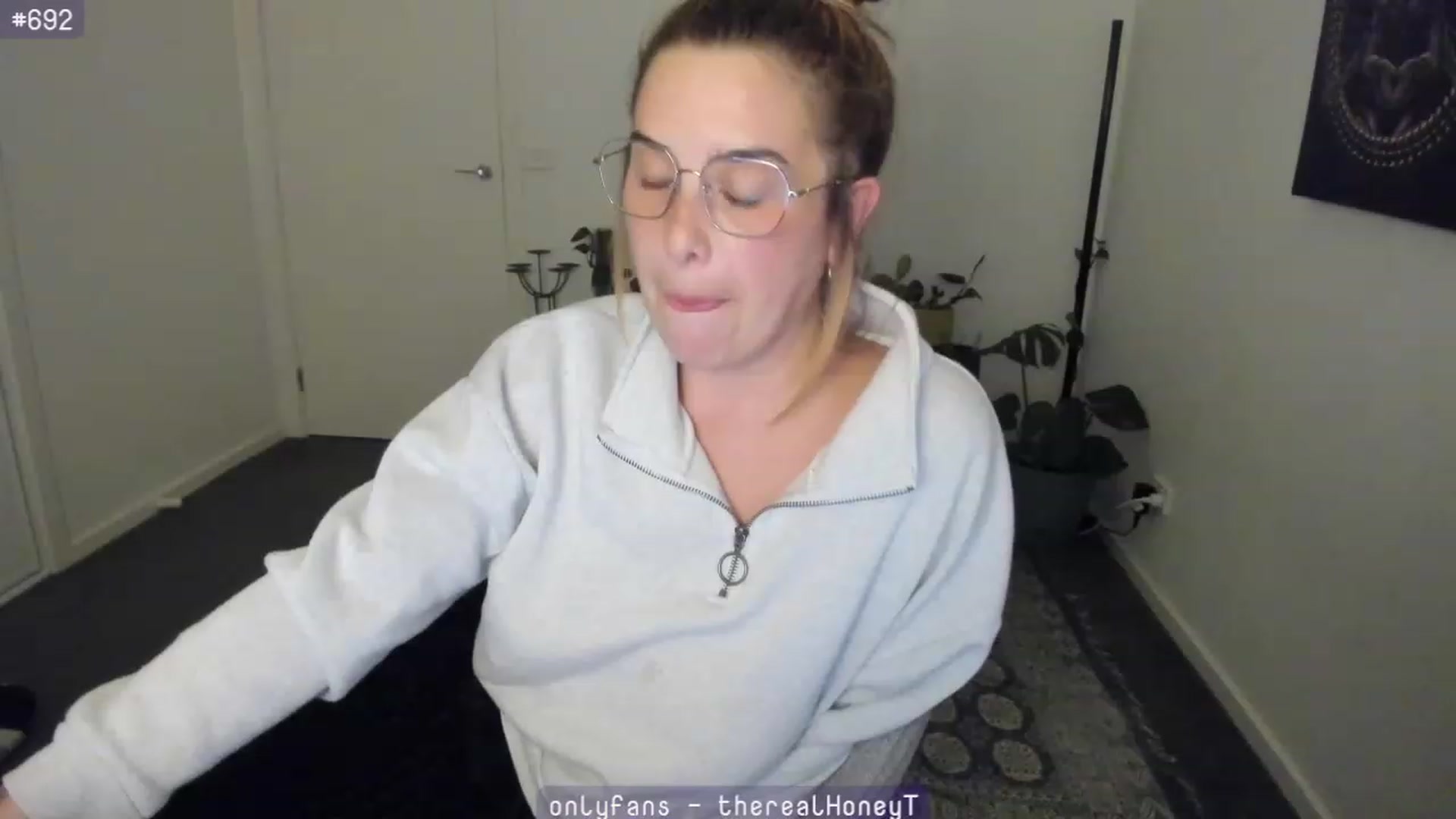 Gallery image thumbnail from HoneyTits_'s myfreecams stream on, 07/18/2023, 12:50 image 18 of 20