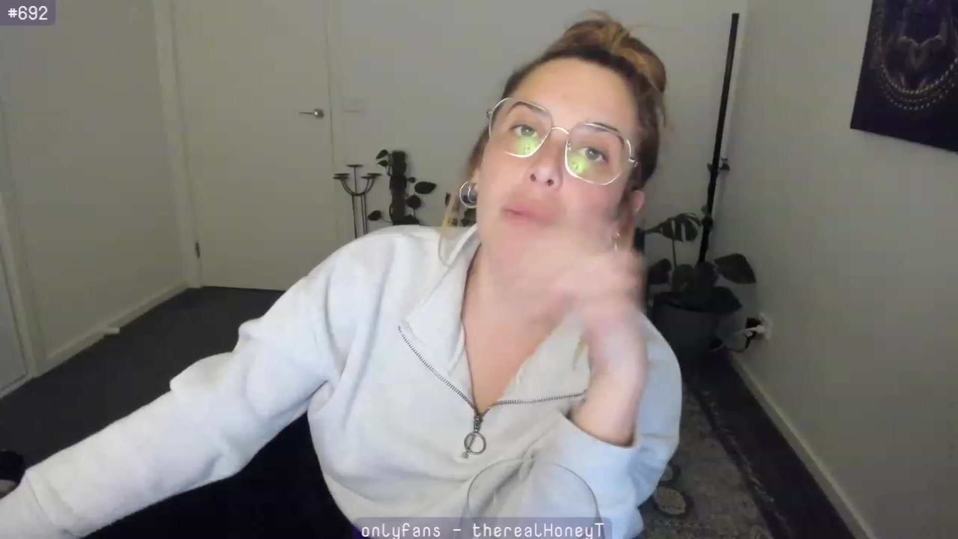 Gallery image thumbnail from HoneyTits_'s myfreecams stream on, 07/18/2023, 12:50 image 19 of 20