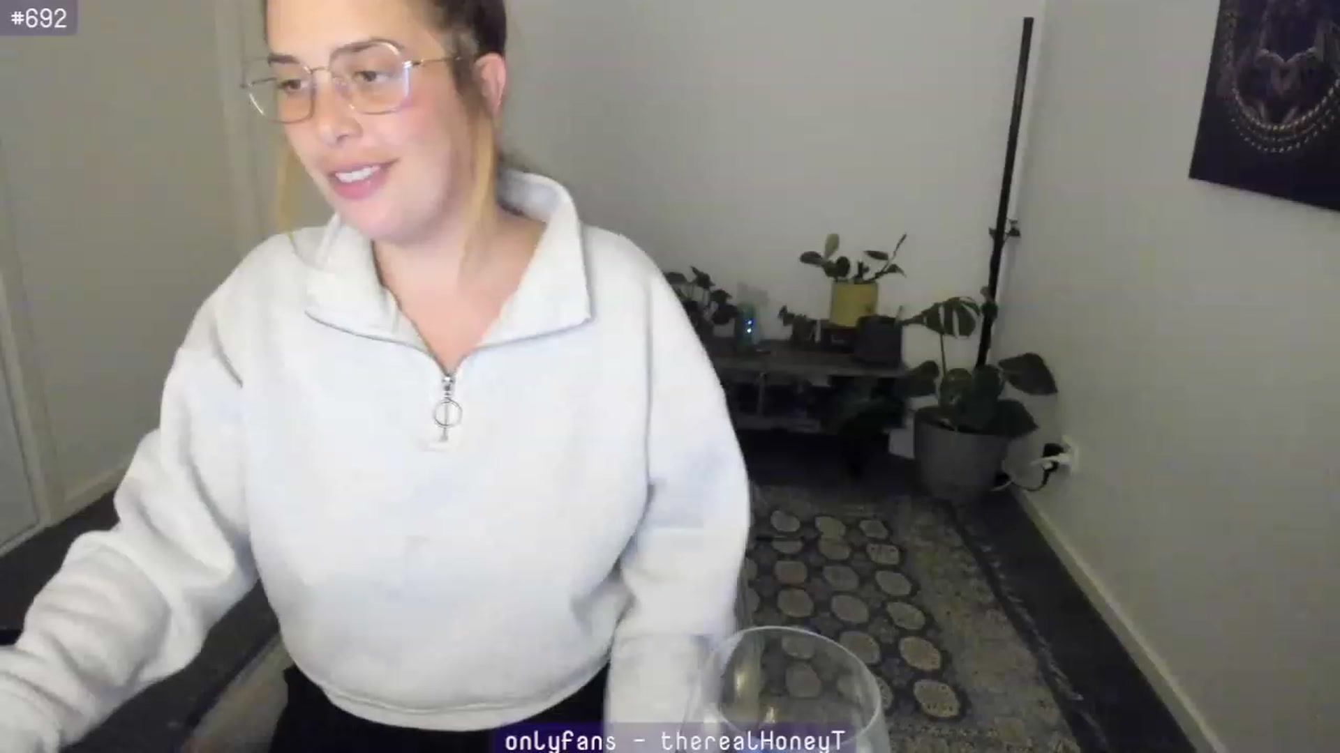 Gallery image thumbnail from HoneyTits_'s myfreecams stream on, 07/18/2023, 12:50 image 17 of 20