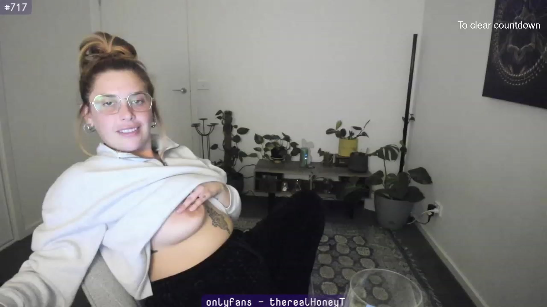 Gallery image thumbnail from HoneyTits_'s myfreecams stream on, 07/18/2023, 12:50 image 3 of 20