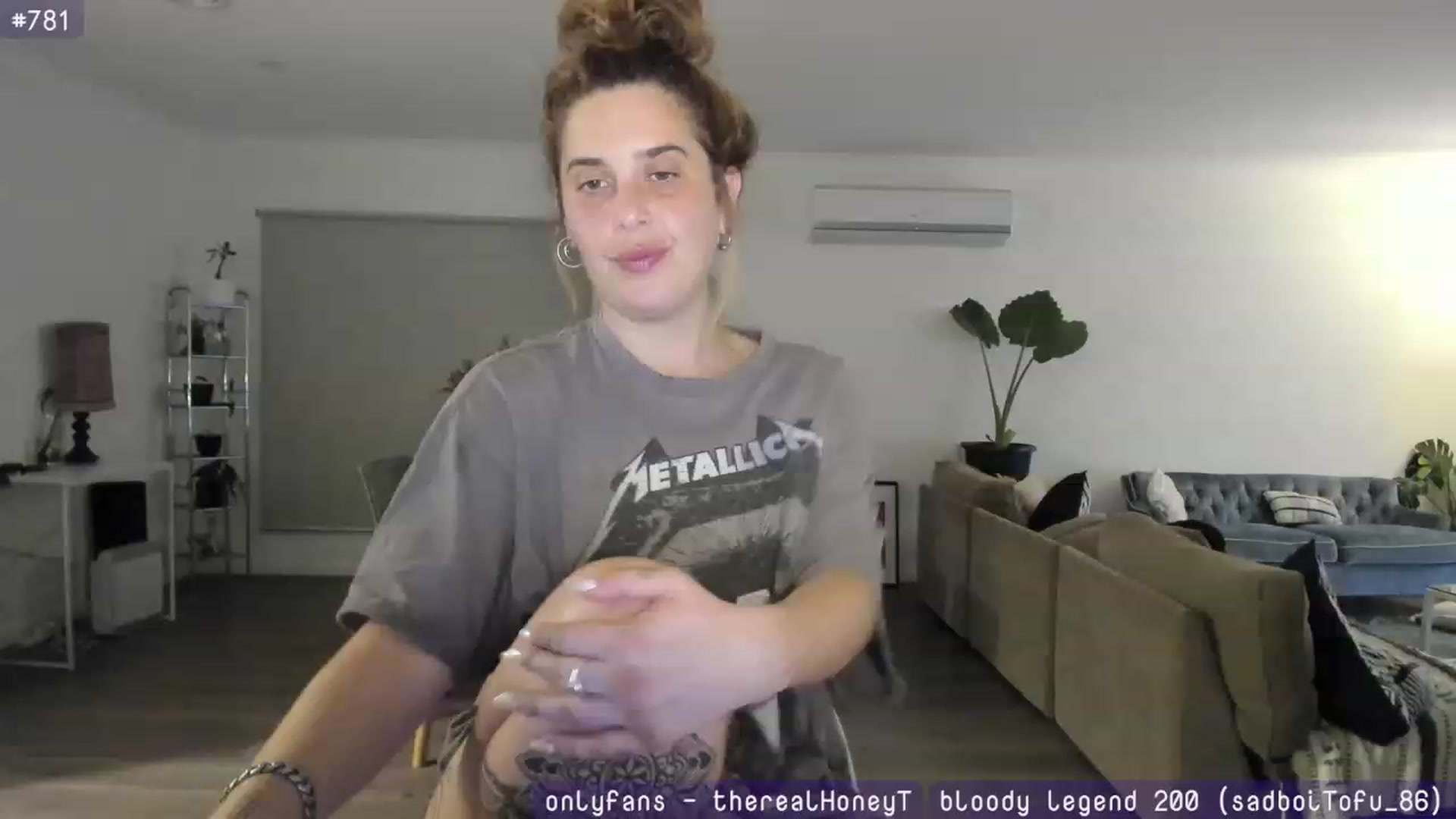 Gallery image thumbnail from HoneyTits_'s myfreecams stream on, 08/10/2023, 09:40 image 13 of 20