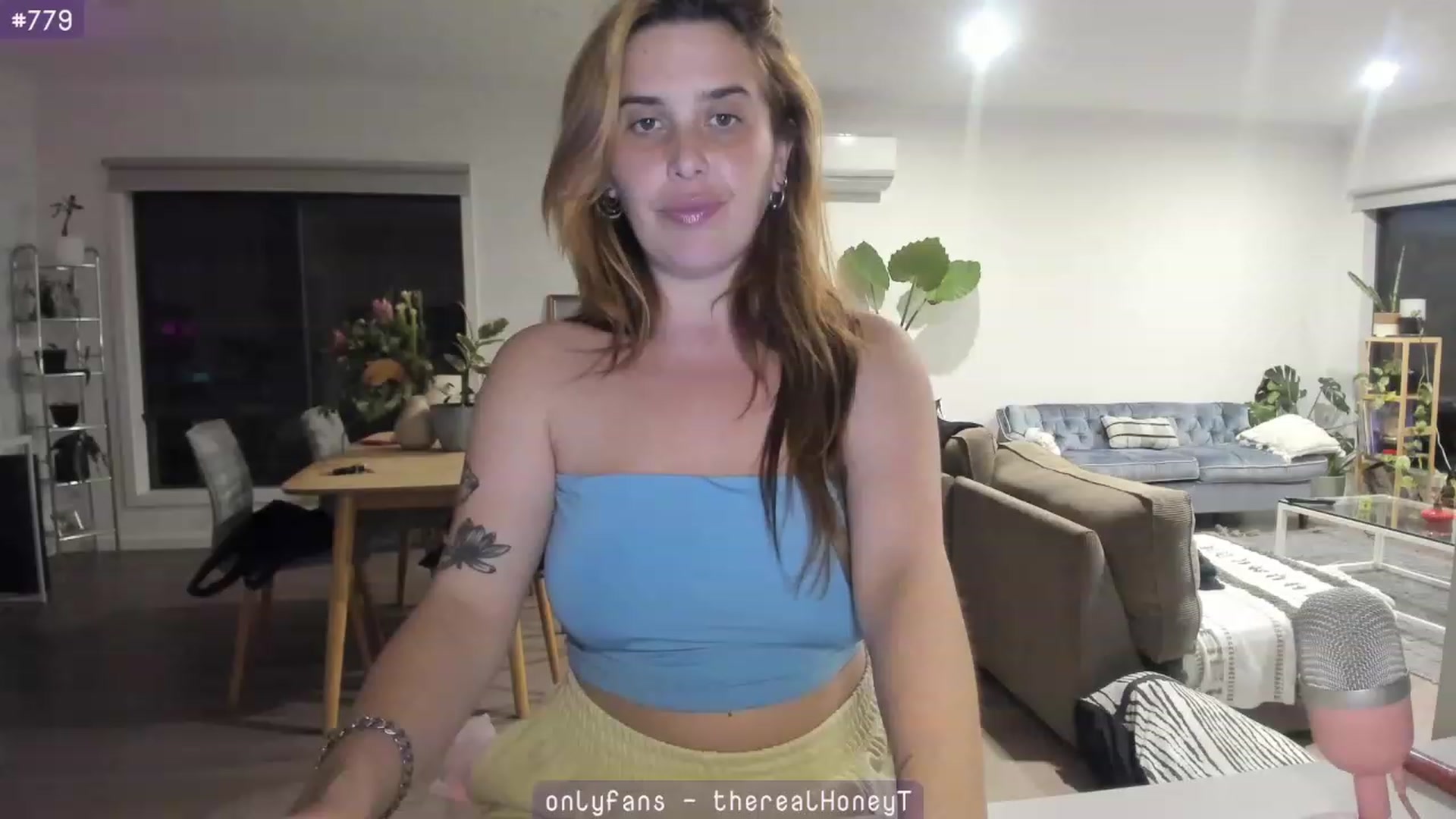 Gallery image thumbnail from HoneyTits_'s myfreecams stream on, 08/14/2023, 08:44 image 17 of 20