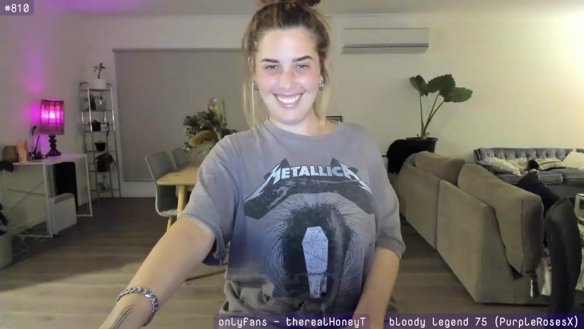 Gallery image thumbnail from HoneyTits_'s myfreecams stream on, 08/19/2023, 10:06 image 12 of 20