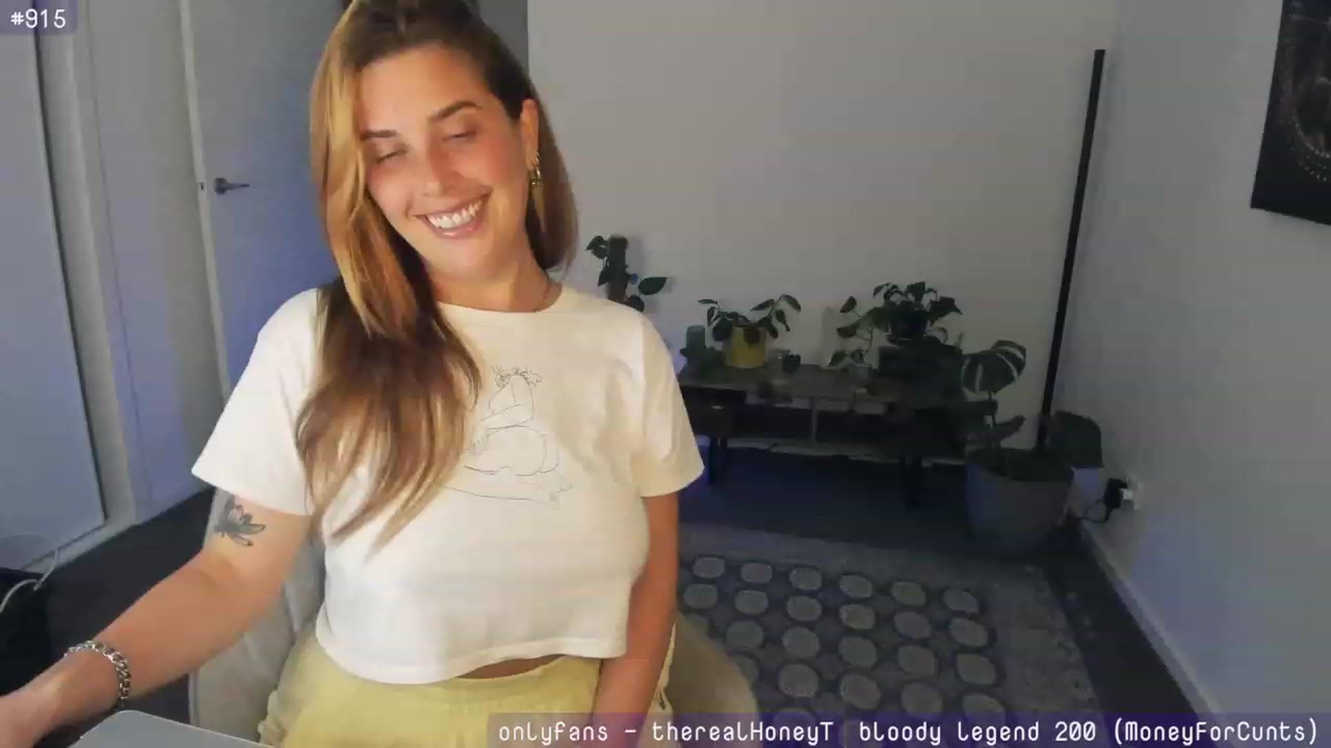 Gallery image thumbnail from HoneyTits_'s myfreecams stream on, 08/30/2023, 10:40 image 11 of 20