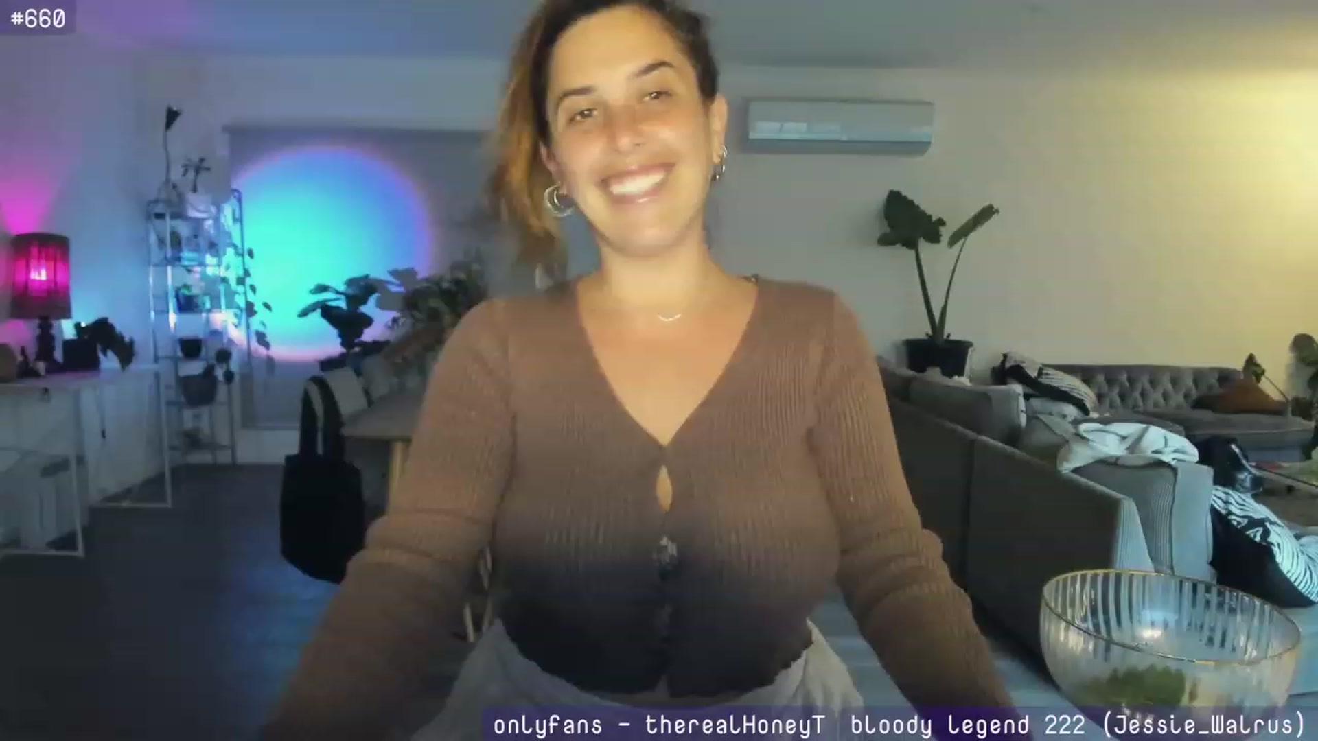Gallery image thumbnail from HoneyTits_'s myfreecams stream on, 09/18/2023, 08:47 image 6 of 20