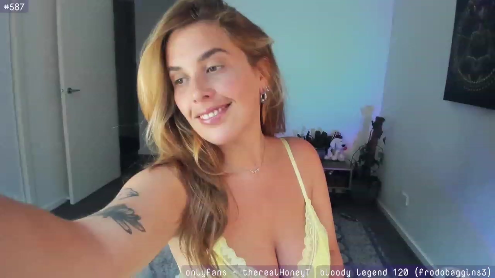 Gallery image thumbnail from HoneyTits_'s myfreecams stream on, 11/17/2023, 09:30 image 8 of 20
