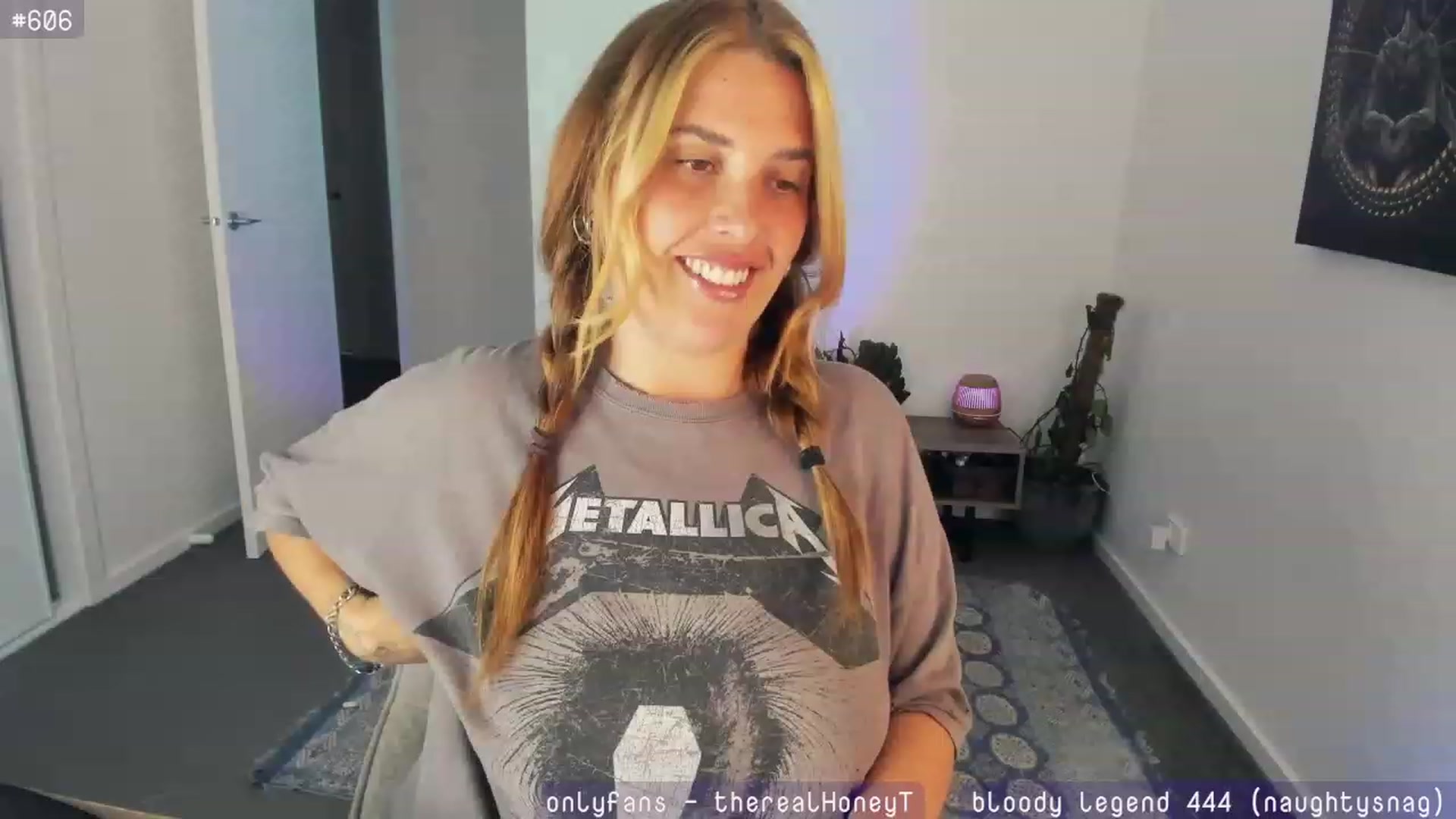 Gallery image thumbnail from HoneyTits_'s myfreecams stream on, 11/22/2023, 10:17 image 2 of 20