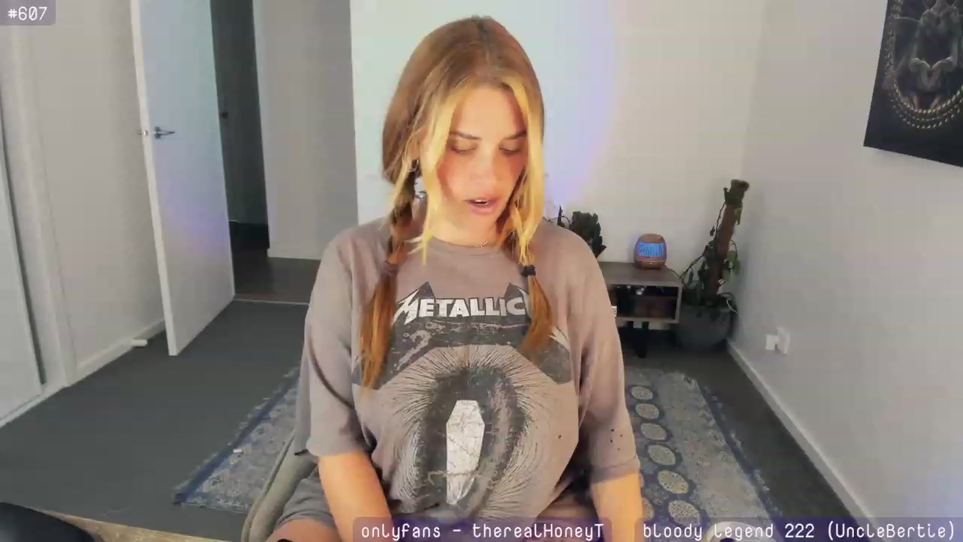 Gallery image thumbnail from HoneyTits_'s myfreecams stream on, 11/22/2023, 10:17 image 1 of 20