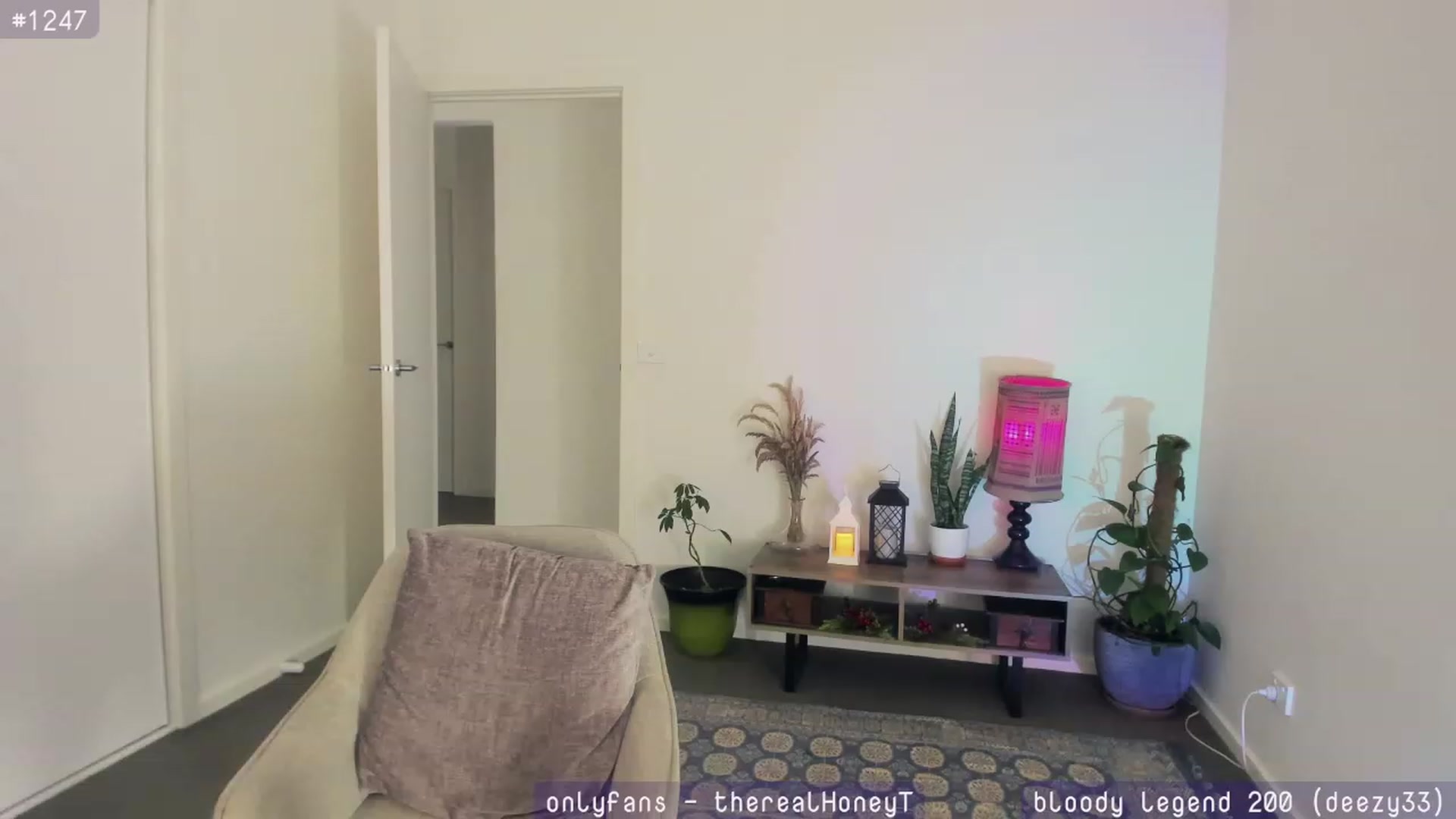 Gallery image thumbnail from HoneyTits_'s myfreecams stream on, 12/04/2023, 07:47 image 17 of 20