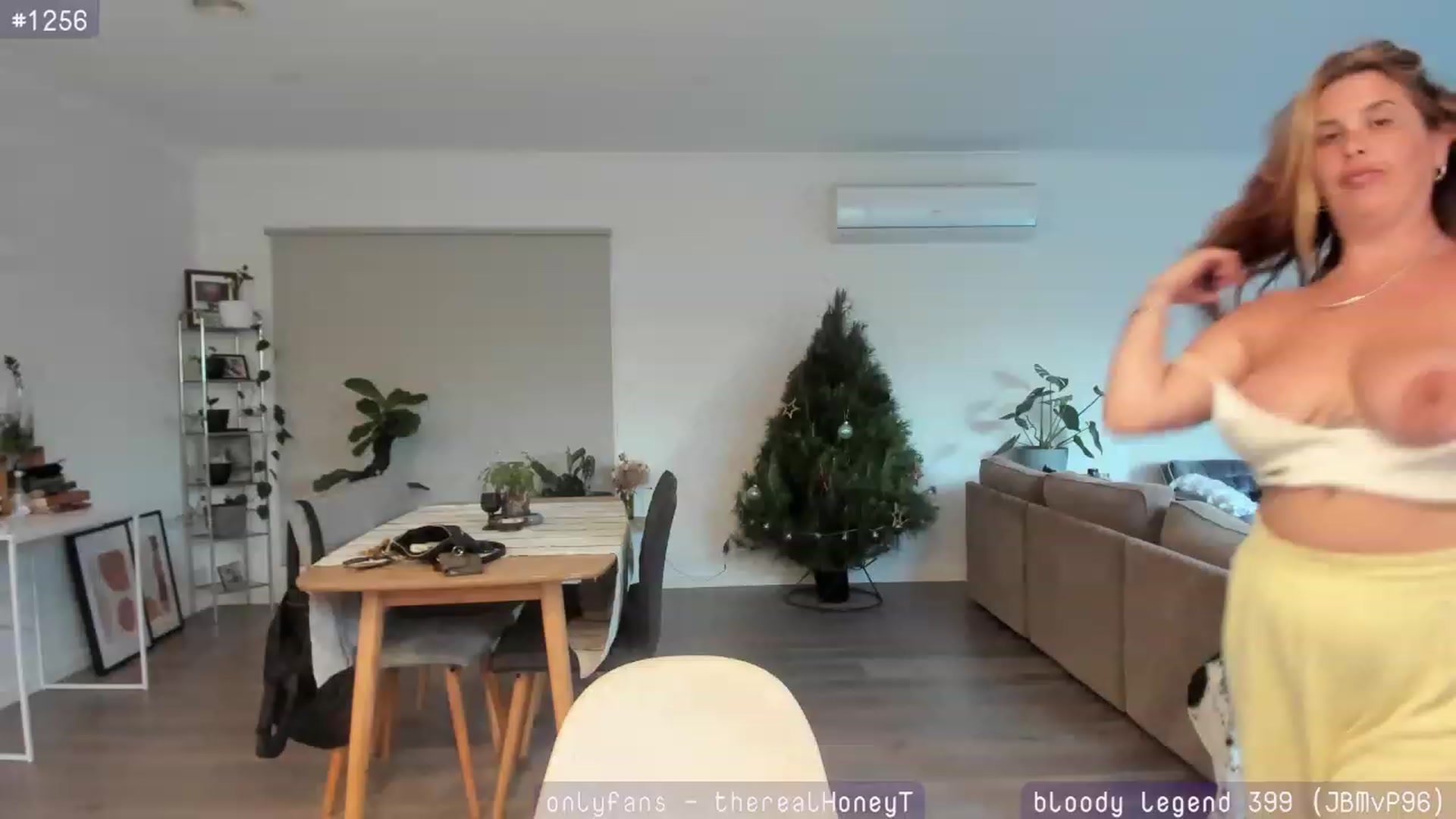 Gallery image thumbnail from HoneyTits_'s myfreecams stream on, 12/07/2023, 10:00 image 15 of 20
