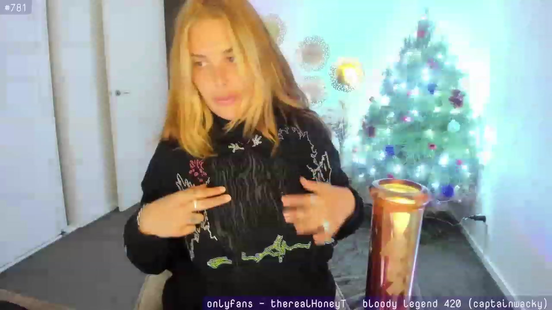 Gallery image thumbnail from HoneyTits_'s myfreecams stream on, 12/18/2023, 09:29 image 11 of 20