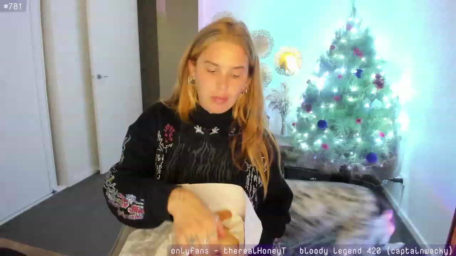 Gallery image thumbnail from HoneyTits_'s myfreecams stream on, 12/18/2023, 09:29 image 14 of 20