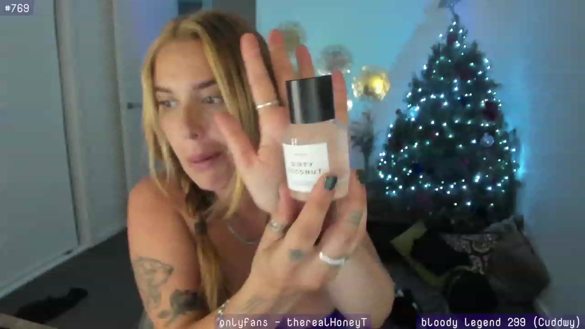 Gallery image thumbnail from HoneyTits_'s myfreecams stream on, 12/21/2023, 10:45 image 4 of 20