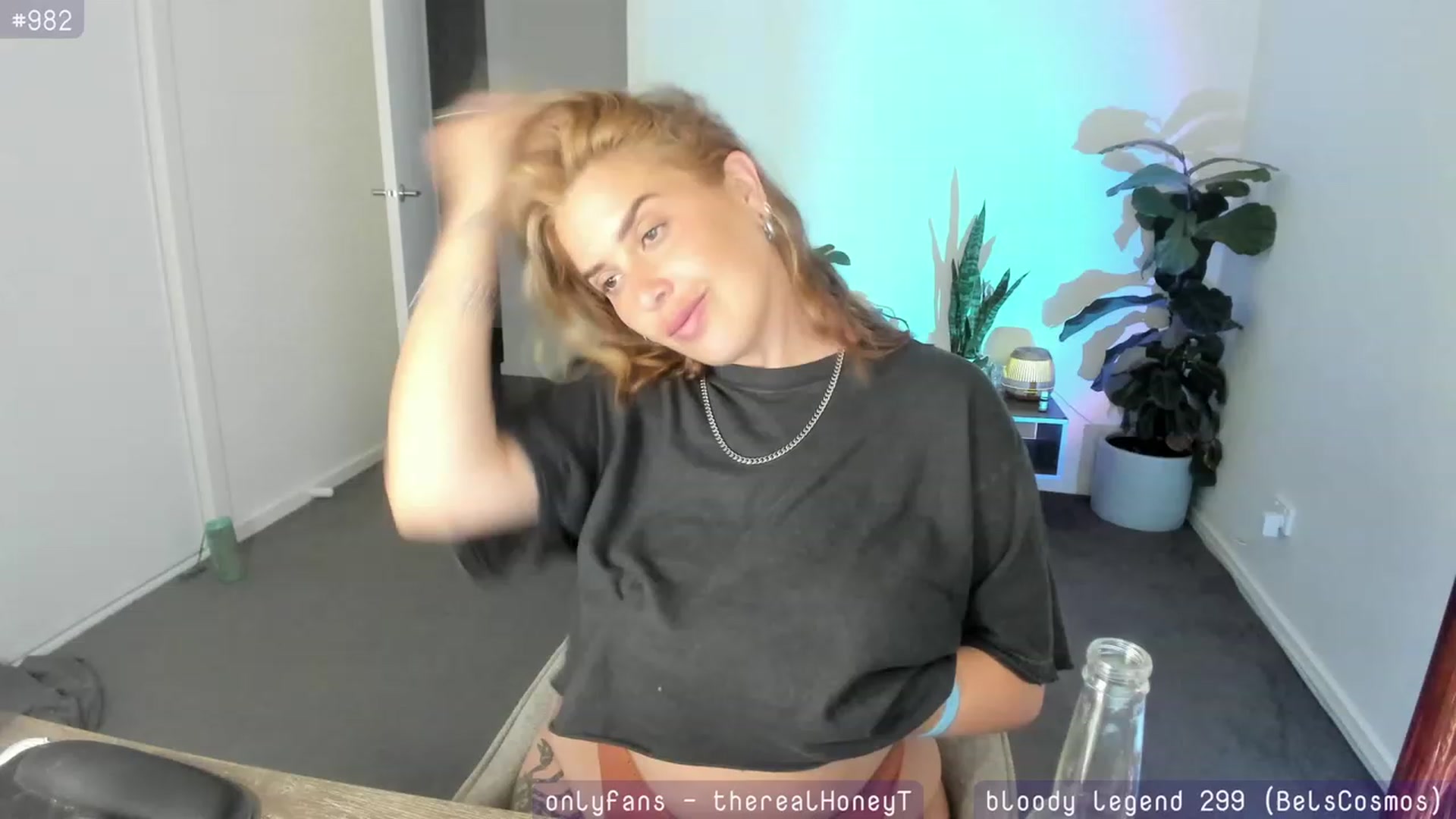 Gallery image thumbnail from HoneyTits_'s myfreecams stream on, 01/25/2024, 08:35 image 19 of 20