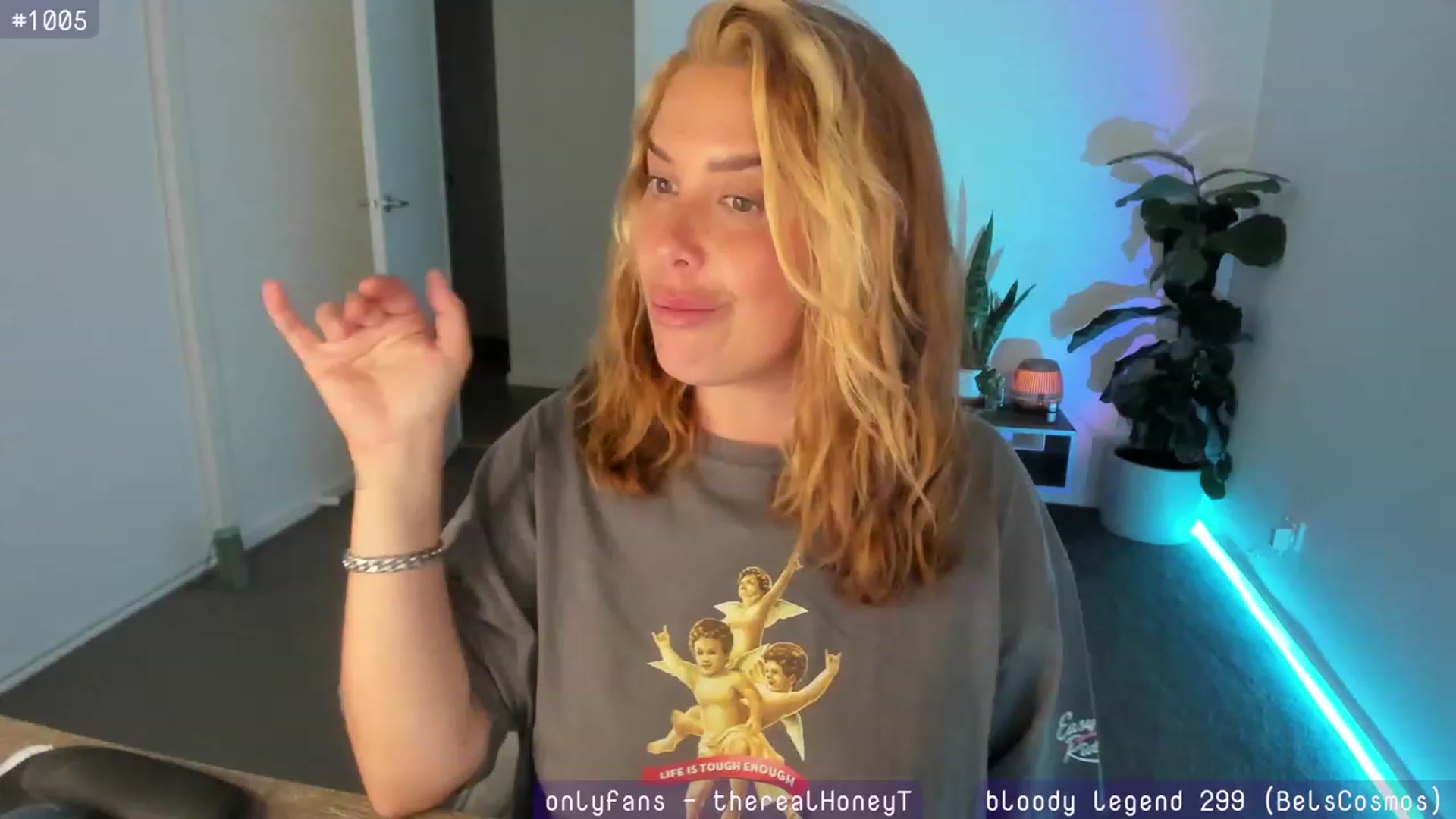Gallery image thumbnail from HoneyTits_'s myfreecams stream on, 01/25/2024, 08:35 image 6 of 20