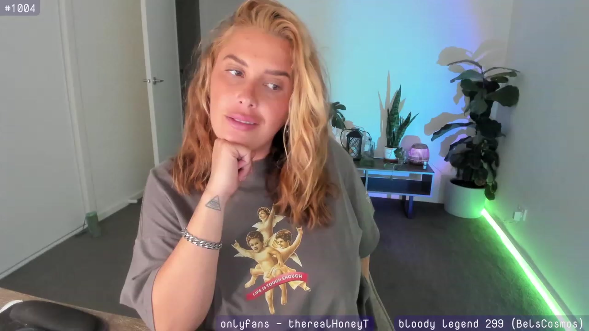 Gallery image thumbnail from HoneyTits_'s myfreecams stream on, 01/25/2024, 08:35 image 3 of 20