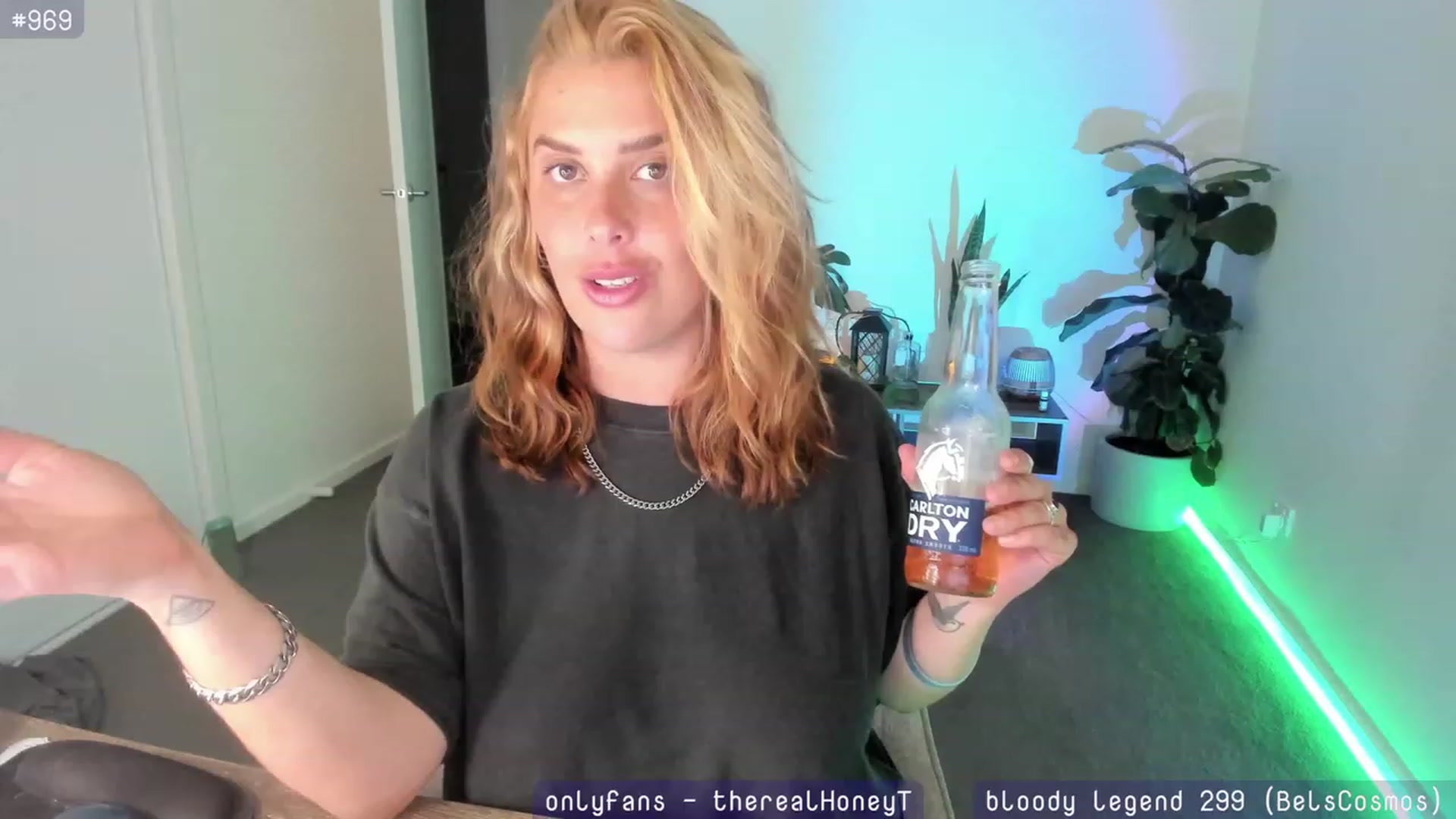 Gallery image thumbnail from HoneyTits_'s myfreecams stream on, 01/25/2024, 08:59 image 10 of 20