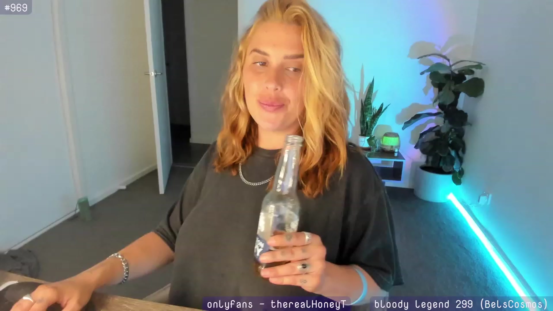 Gallery image thumbnail from HoneyTits_'s myfreecams stream on, 01/25/2024, 08:59 image 14 of 20