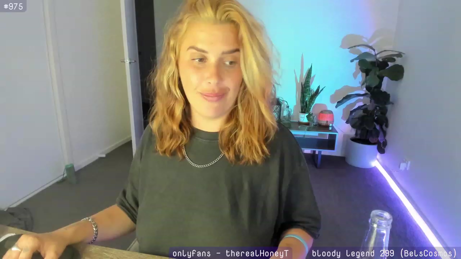 Gallery image thumbnail from HoneyTits_'s myfreecams stream on, 01/25/2024, 08:59 image 7 of 20
