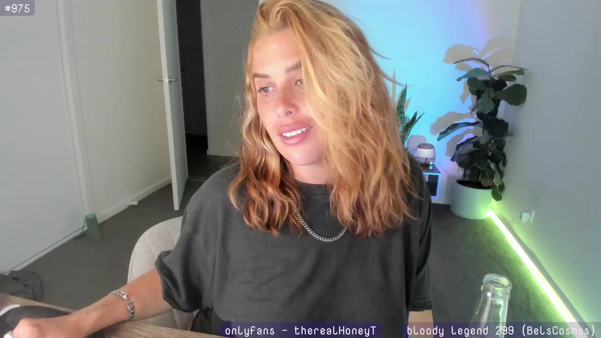Gallery image thumbnail from HoneyTits_'s myfreecams stream on, 01/25/2024, 08:59 image 6 of 20