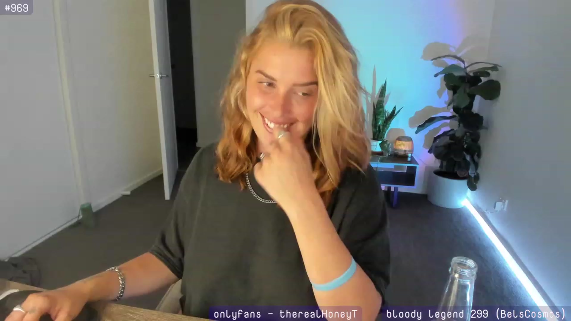 Gallery image thumbnail from HoneyTits_'s myfreecams stream on, 01/25/2024, 08:59 image 13 of 20