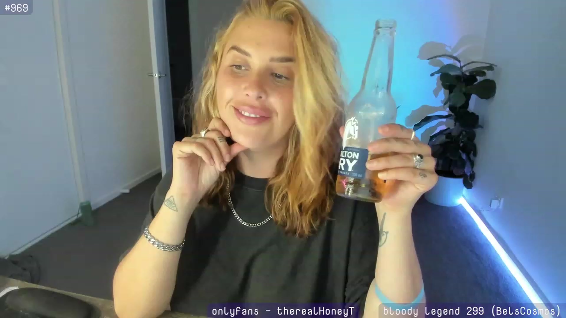 Gallery image thumbnail from HoneyTits_'s myfreecams stream on, 01/25/2024, 08:59 image 9 of 20