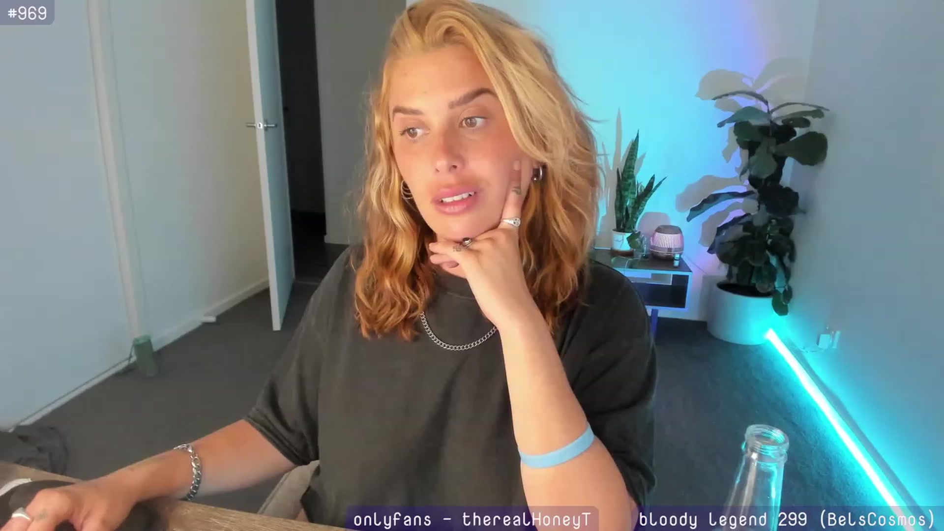 Gallery image thumbnail from HoneyTits_'s myfreecams stream on, 01/25/2024, 08:59 image 12 of 20