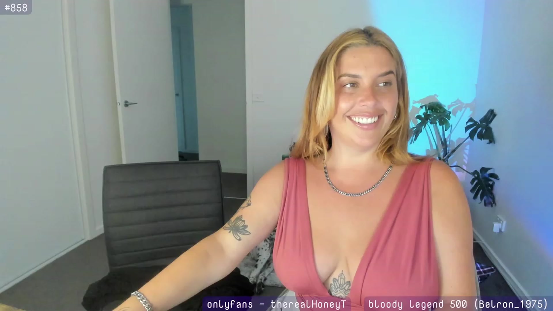 Gallery image thumbnail from HoneyTits_'s myfreecams stream on, 02/08/2024, 10:12 image 1 of 20