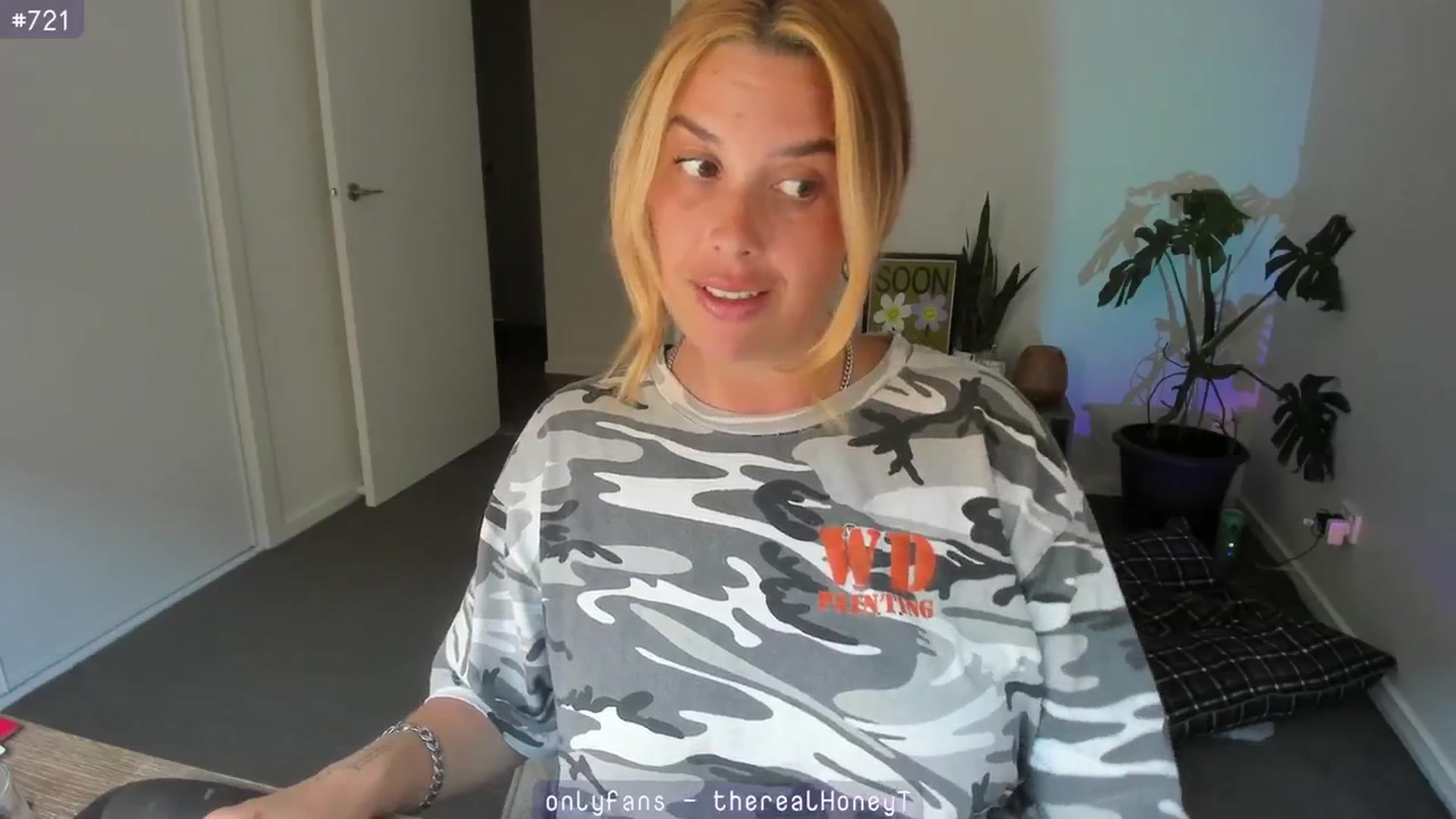 Gallery image thumbnail from HoneyTits_'s myfreecams stream on, 02/12/2024, 08:21 image 9 of 20