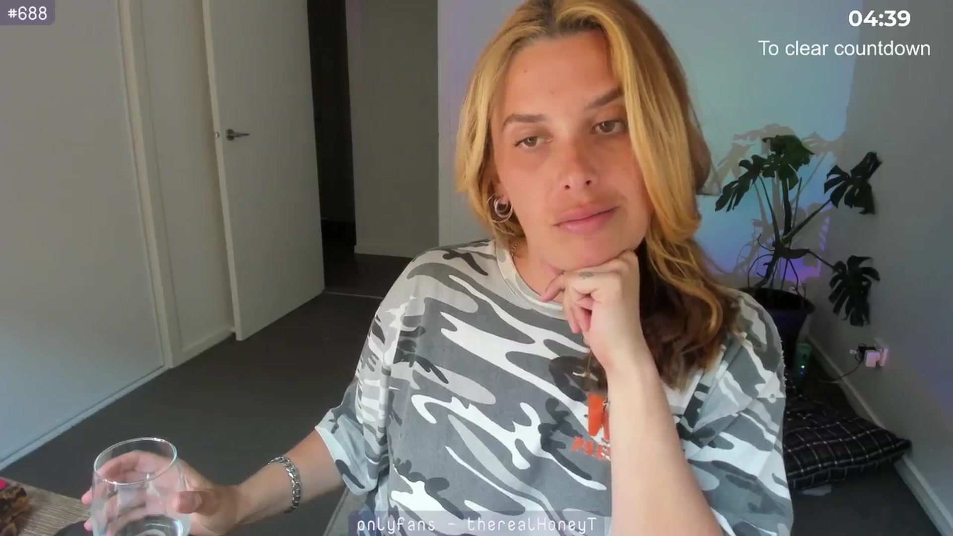 Gallery image thumbnail from HoneyTits_'s myfreecams stream on, 02/12/2024, 08:21 image 18 of 20