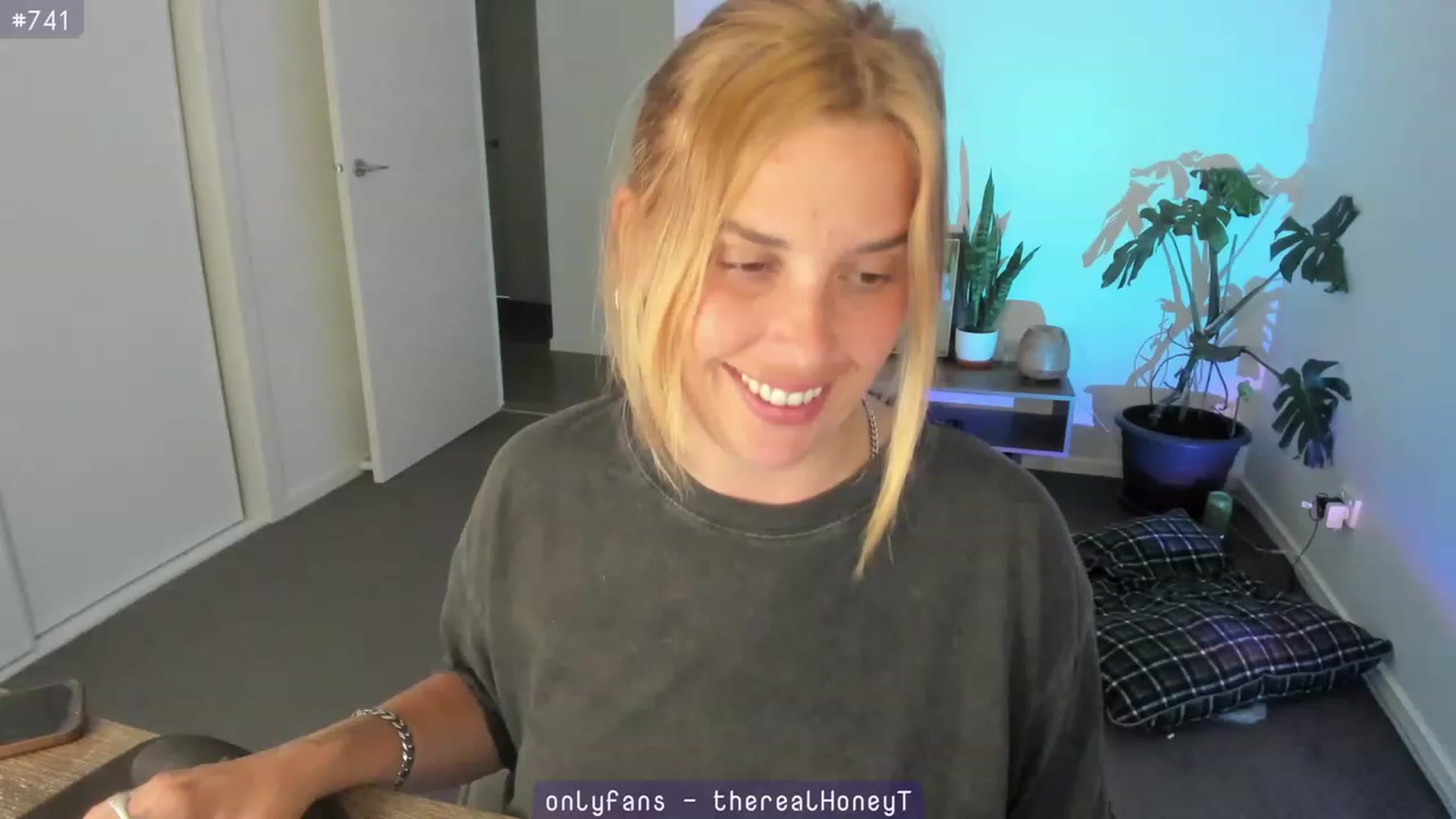 Gallery image thumbnail from HoneyTits_'s myfreecams stream on, 02/18/2024, 07:00 image 6 of 20