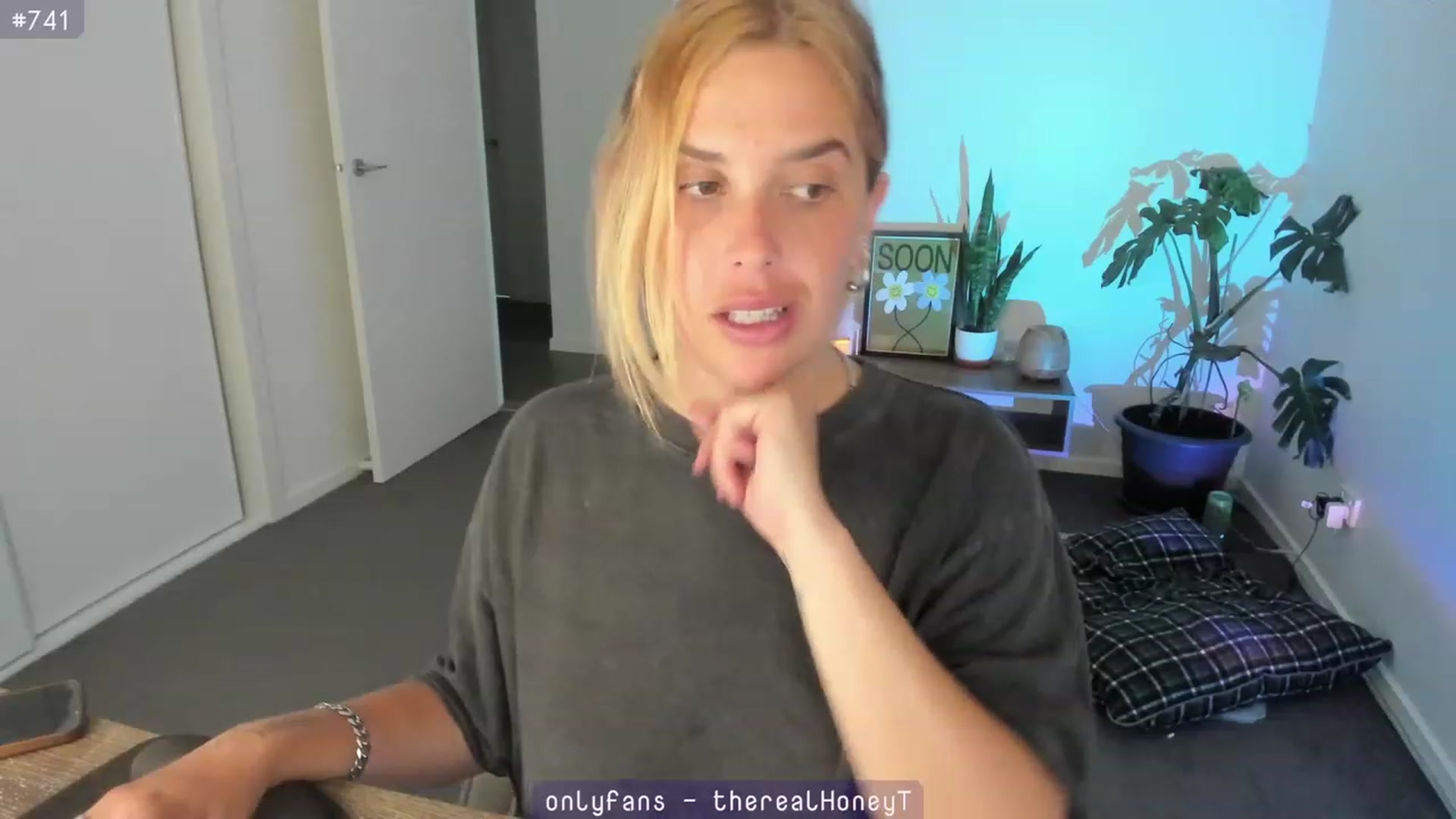 Gallery image thumbnail from HoneyTits_'s myfreecams stream on, 02/18/2024, 07:00 image 11 of 20