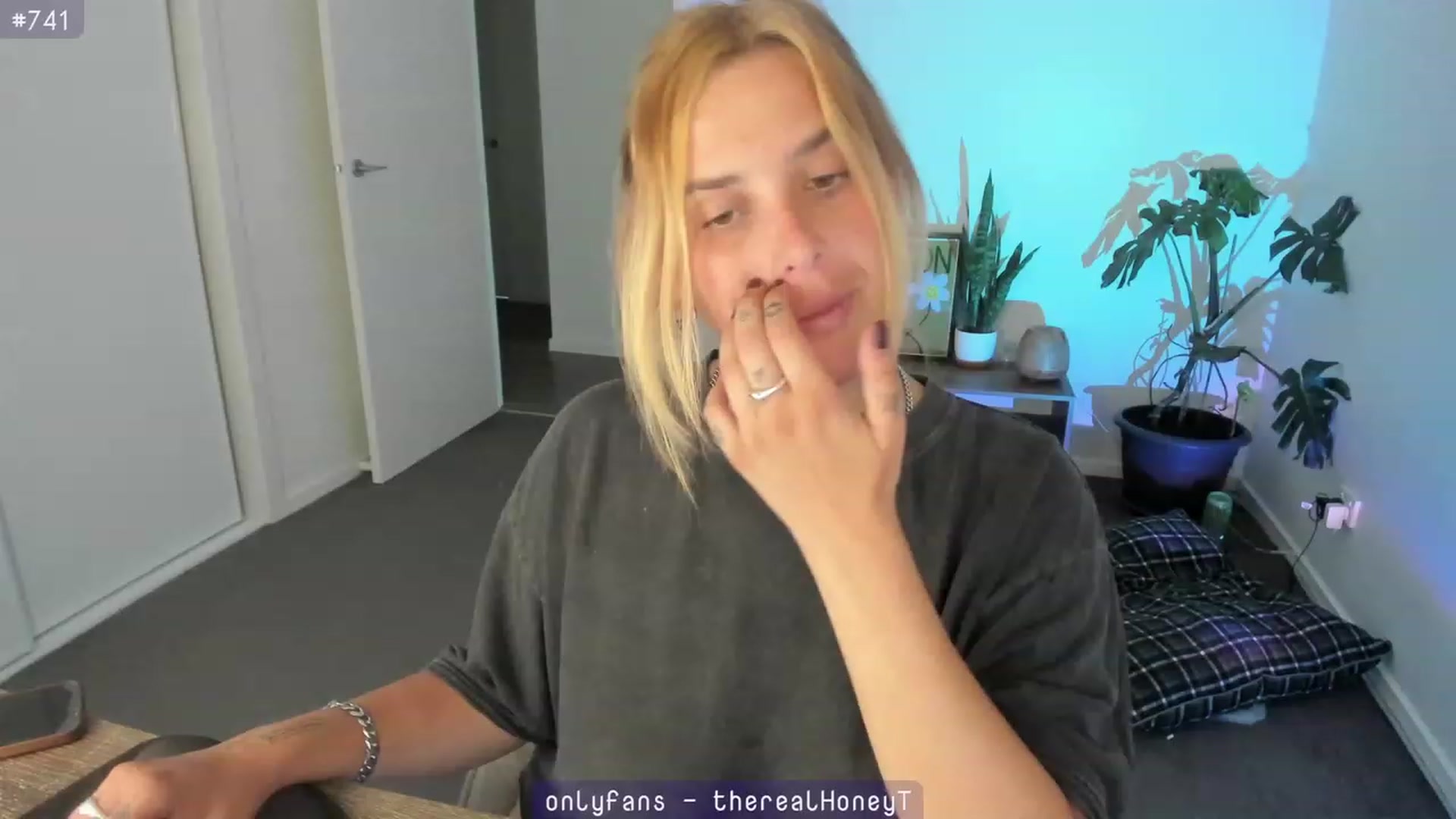 Gallery image thumbnail from HoneyTits_'s myfreecams stream on, 02/18/2024, 07:00 image 9 of 20
