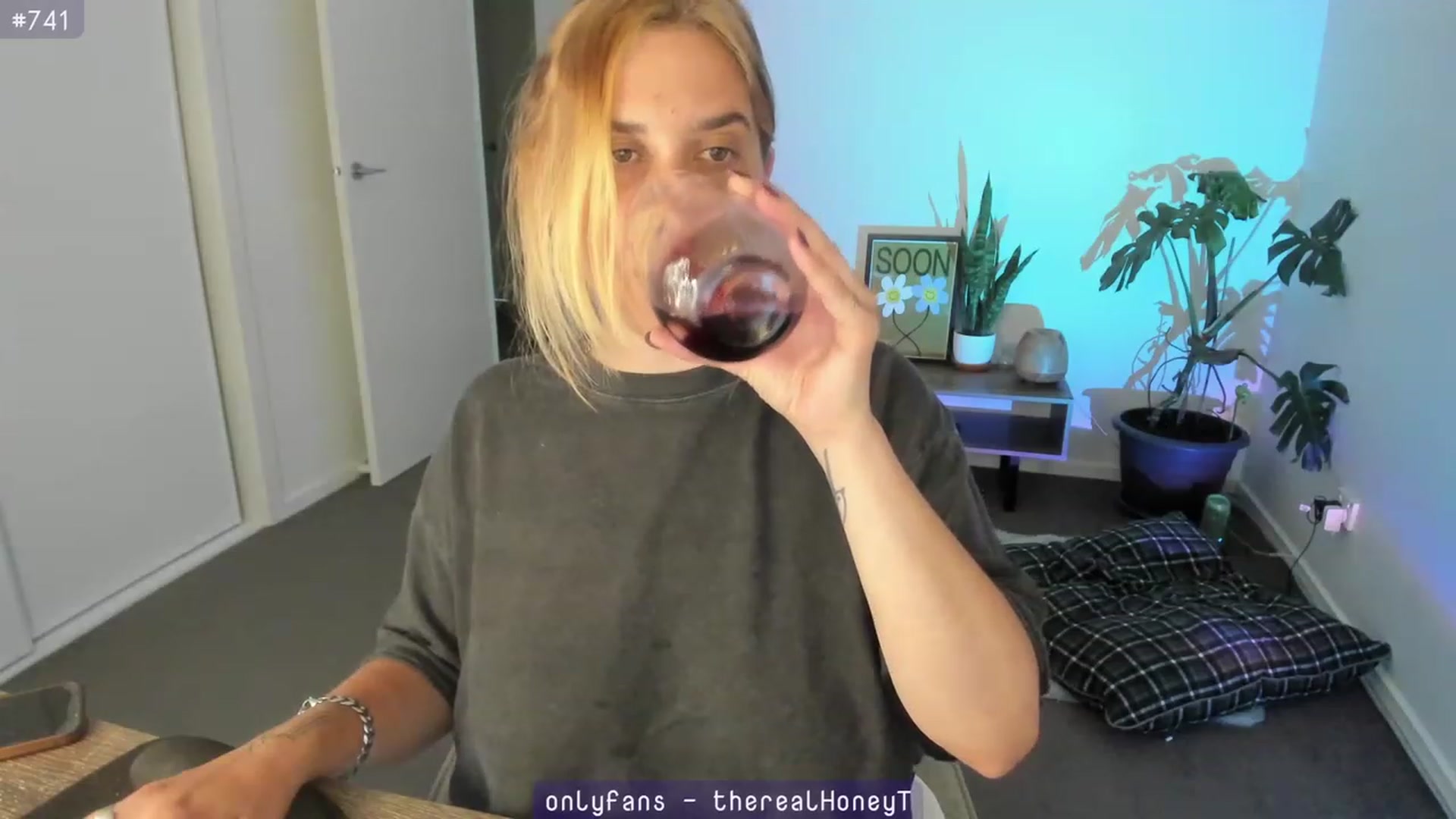 Gallery image thumbnail from HoneyTits_'s myfreecams stream on, 02/18/2024, 07:00 image 19 of 20