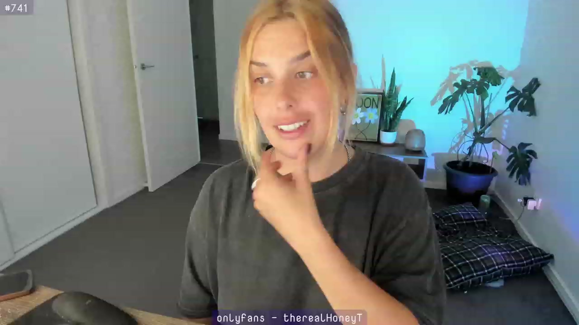 Gallery image thumbnail from HoneyTits_'s myfreecams stream on, 02/18/2024, 07:00 image 8 of 20