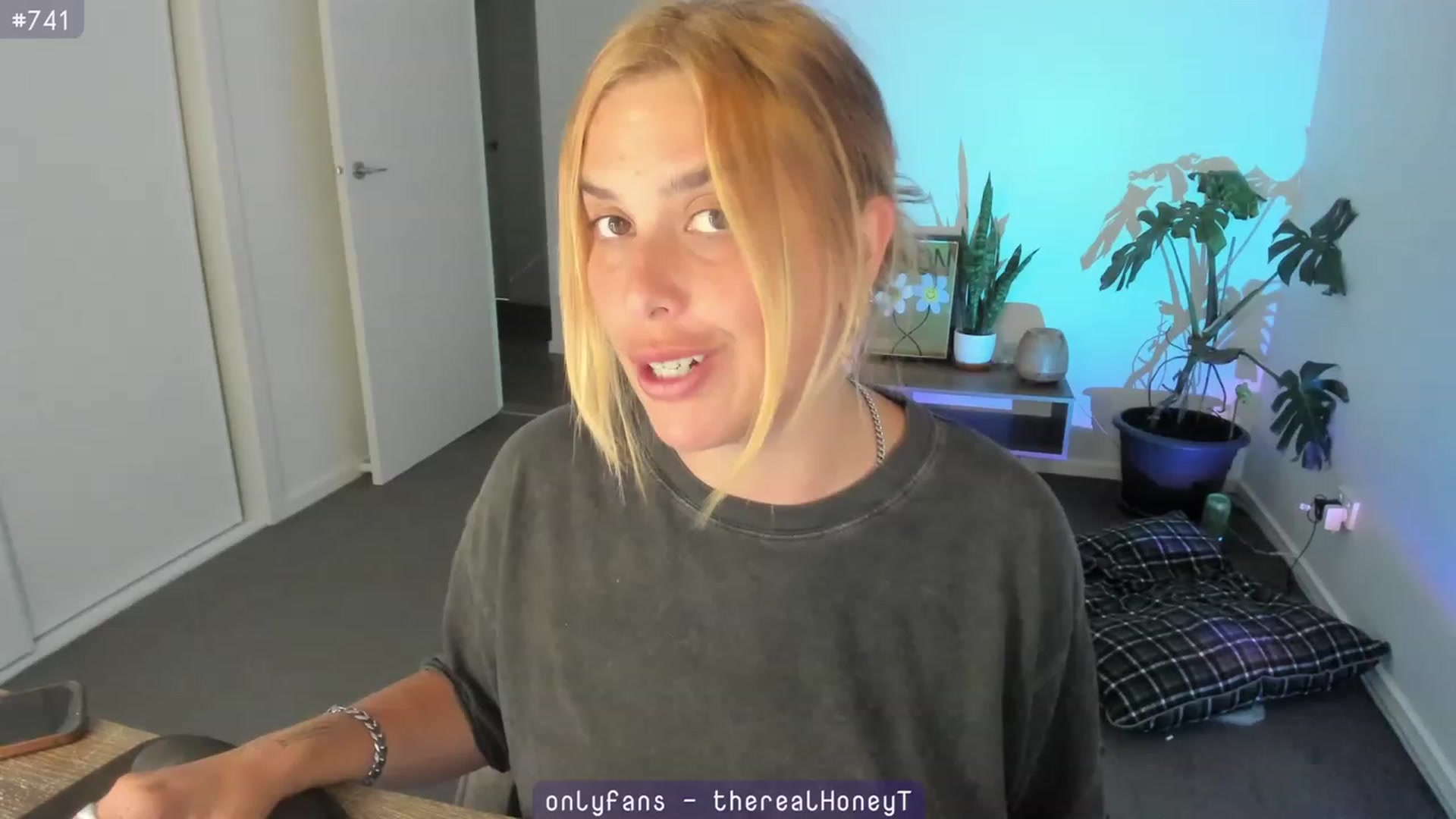 Gallery image thumbnail from HoneyTits_'s myfreecams stream on, 02/18/2024, 07:00 image 5 of 20