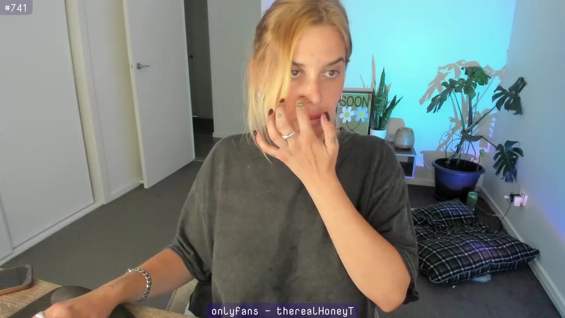 Gallery image thumbnail from HoneyTits_'s myfreecams stream on, 02/18/2024, 07:00 image 16 of 20