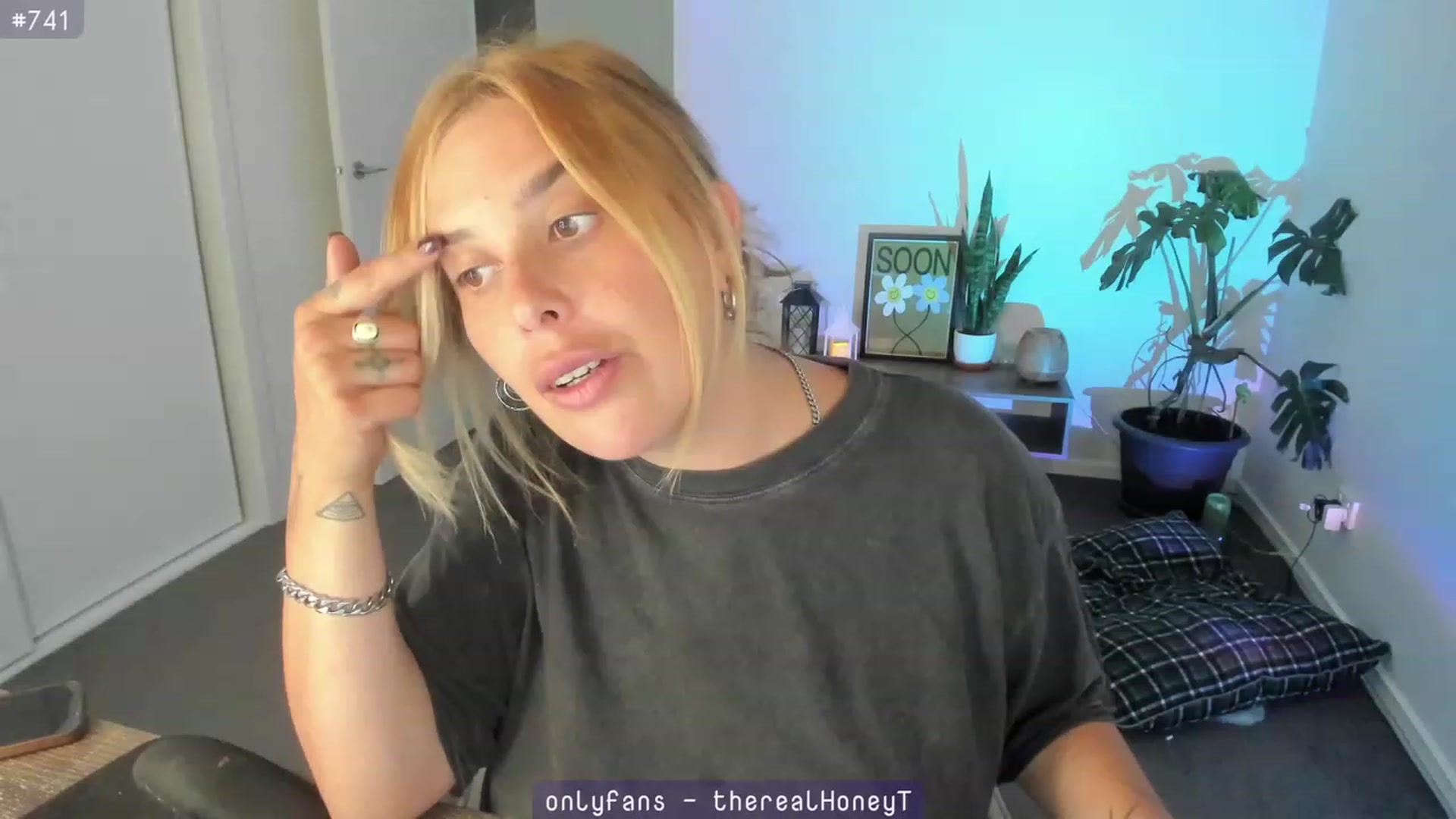 Gallery image thumbnail from HoneyTits_'s myfreecams stream on, 02/18/2024, 07:00 image 4 of 20