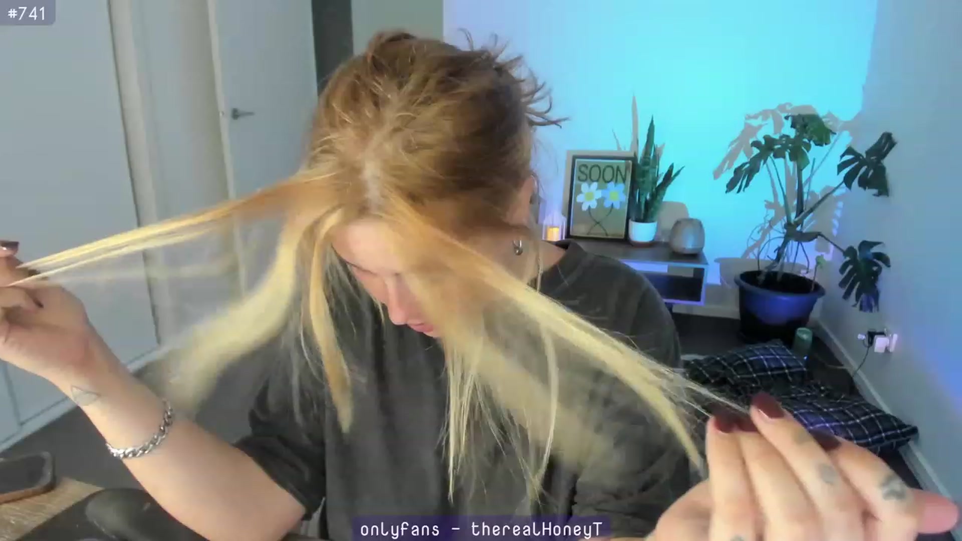 Gallery image thumbnail from HoneyTits_'s myfreecams stream on, 02/18/2024, 07:00 image 2 of 20